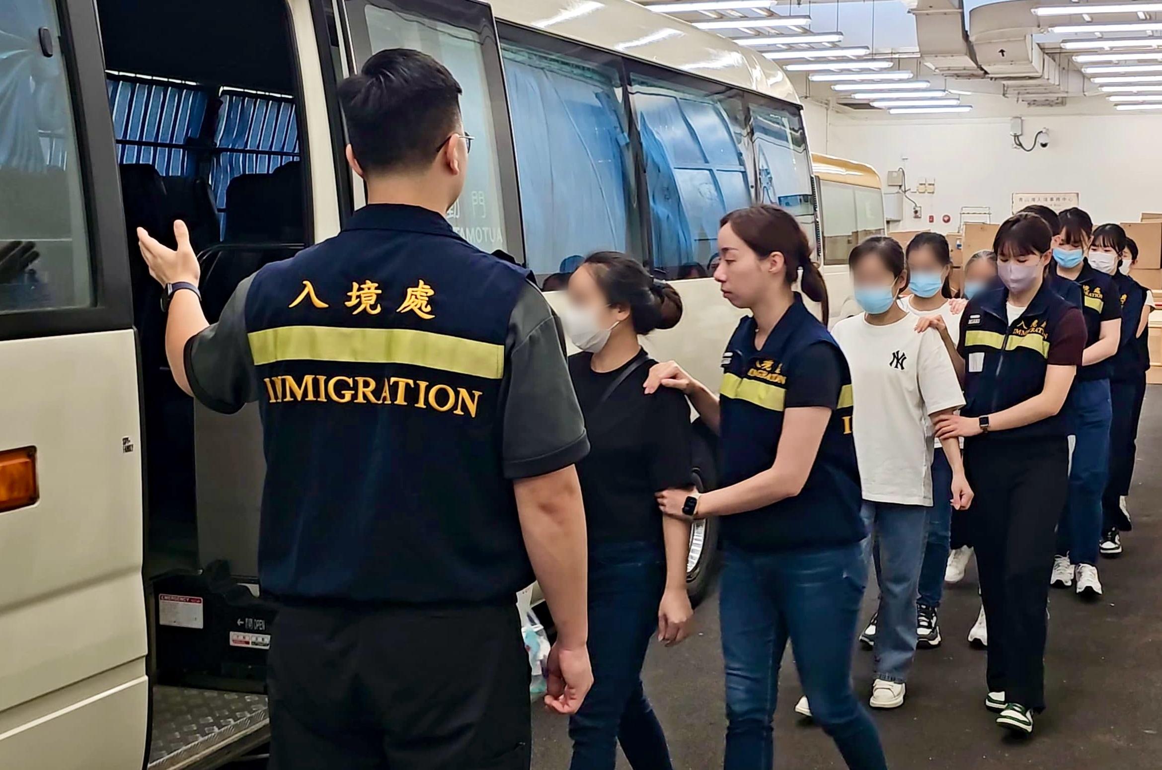 The Immigration Department (ImmD) carried out repatriation operations from May 29 to today (May 31). A total of 55 unsubstantiated non-refoulement claimants were repatriated to their places of origin. Photo shows removees being escorted by ImmD officers to proceed to the airport from the detention place.