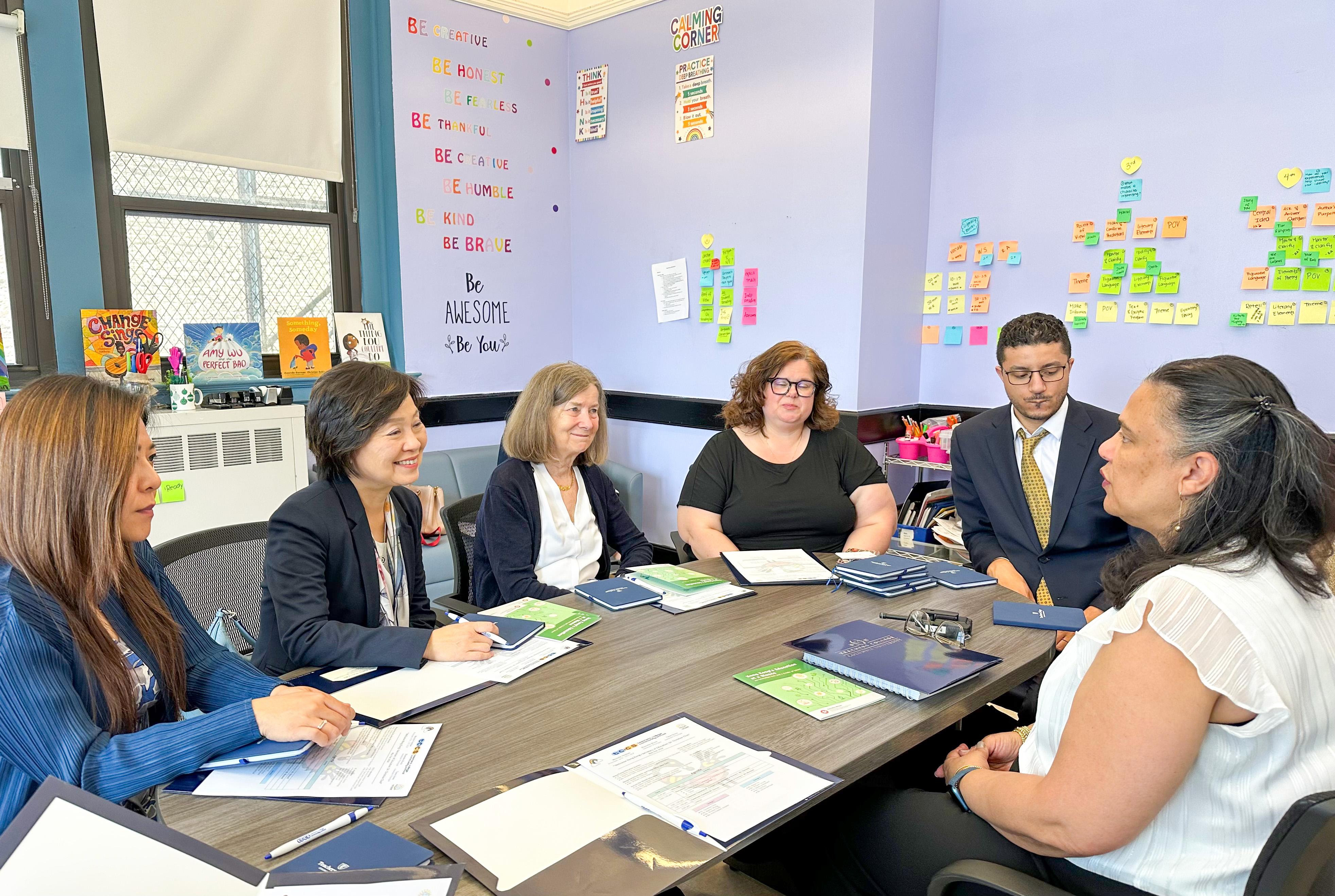 The Secretary for Education, Dr Choi Yuk-lin, visited Teachers College Community School in New York, the United States, on May 31 (New York time). Photo shows Dr Choi (second left) meeting the principal of the school, Ms Michelle Verdiner (first right).