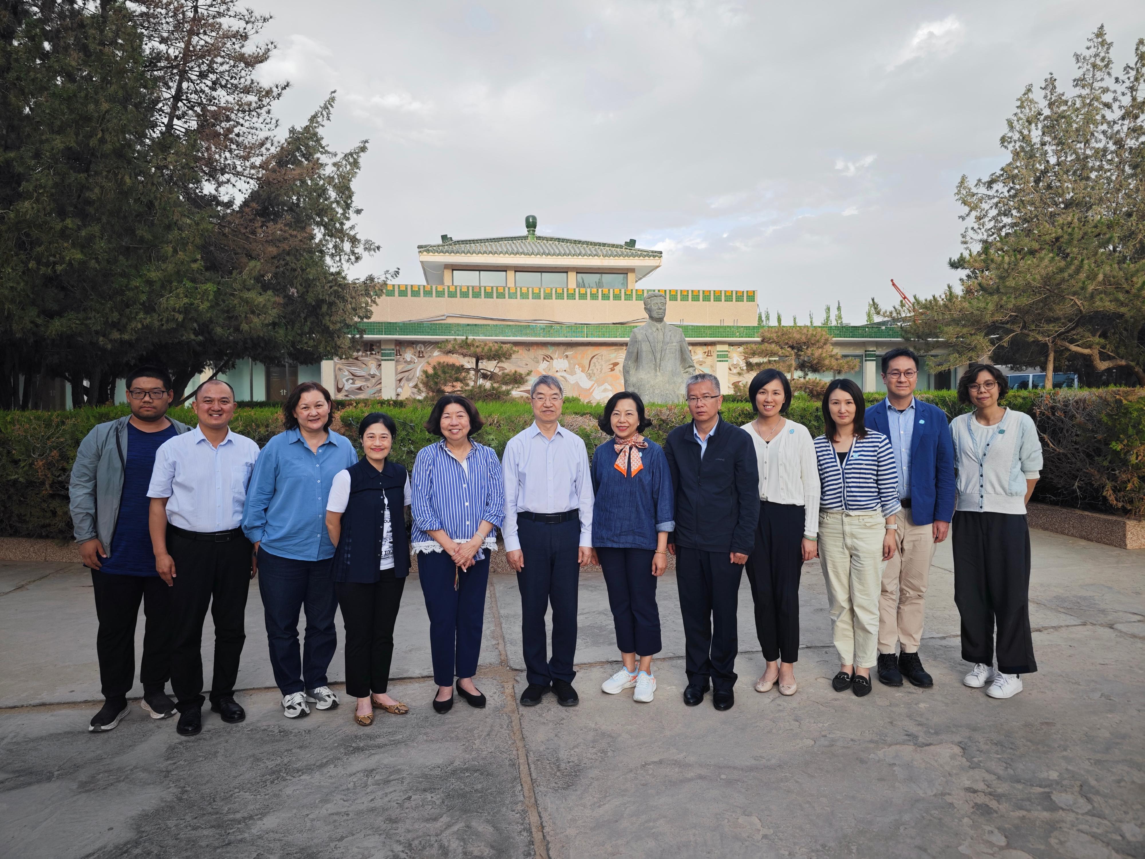 The Secretary for Home and Youth Affairs, Miss Alice Mak, departs for Dunhuang today (June 3), to attend the inauguration ceremony of the Dunhuang Youth Internship Programme 2024. Photo shows Miss Mak (sixth right) and the Secretary of the Party Committee of the Dunhuang Academy, Dr Zhao Shengliang (sixth left) at the Dunhuang Academy.