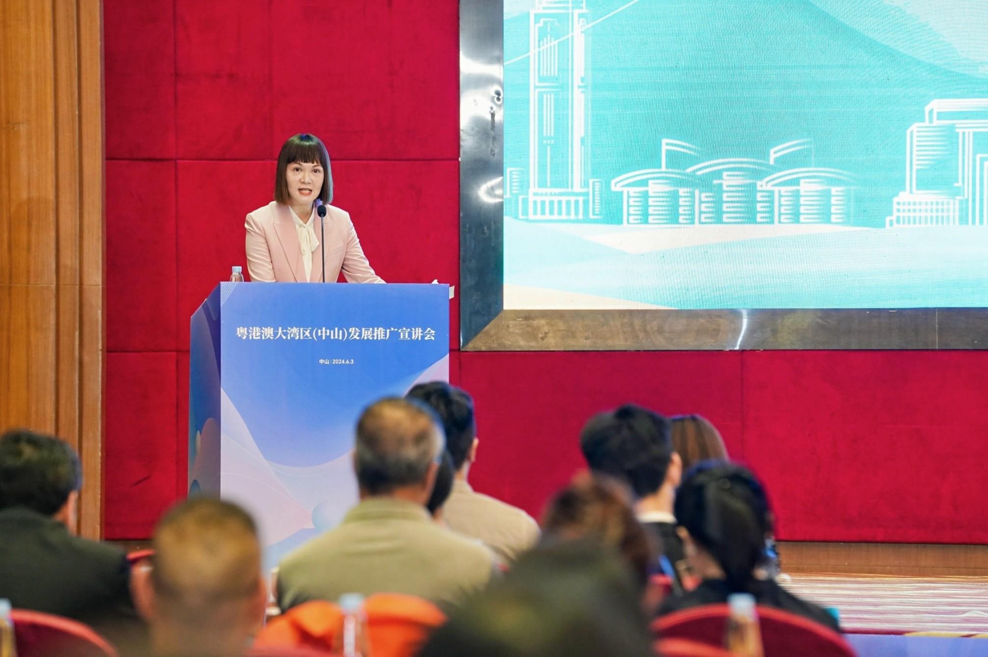 The Commissioner for the Development of the Guangdong-Hong Kong-Macao Greater Bay Area, Ms Maisie Chan, delivers a speech at the Symposium for Promoting the Development of the Guangdong-Hong Kong-Macao Greater Bay Area in Zhongshan today (June 3).  