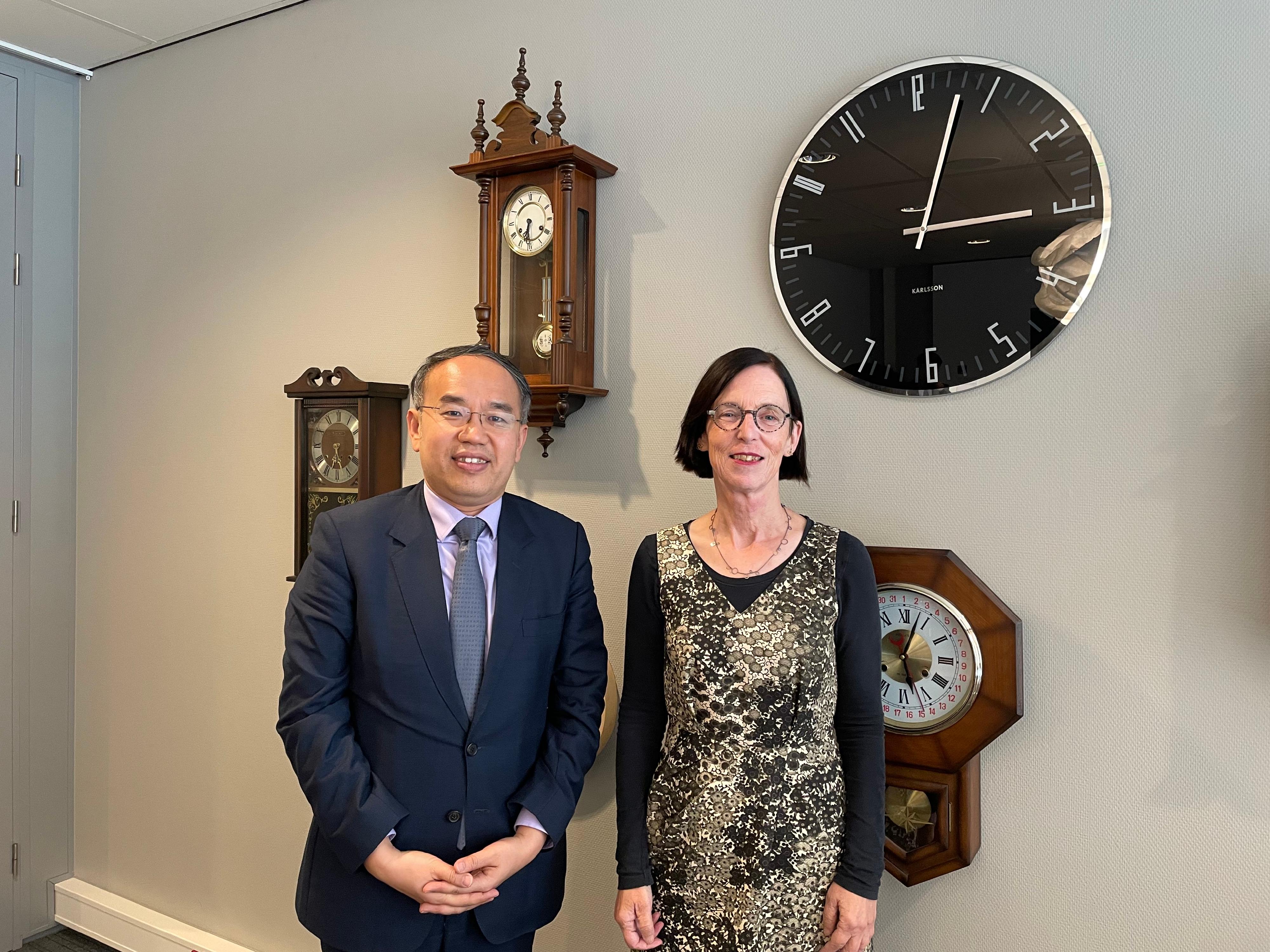 The Secretary for Financial Services and the Treasury, Mr Christopher Hui, is promoting Hong Kong's Web3 ecosystem and meeting senior financial officials in the Netherlands. Photo shows Mr Hui (left) meeting with the Chair, Dutch Authority for the Financial Markets, Ms Laura van Geest (right), in Amsterdam on June 3 (Amsterdam time).