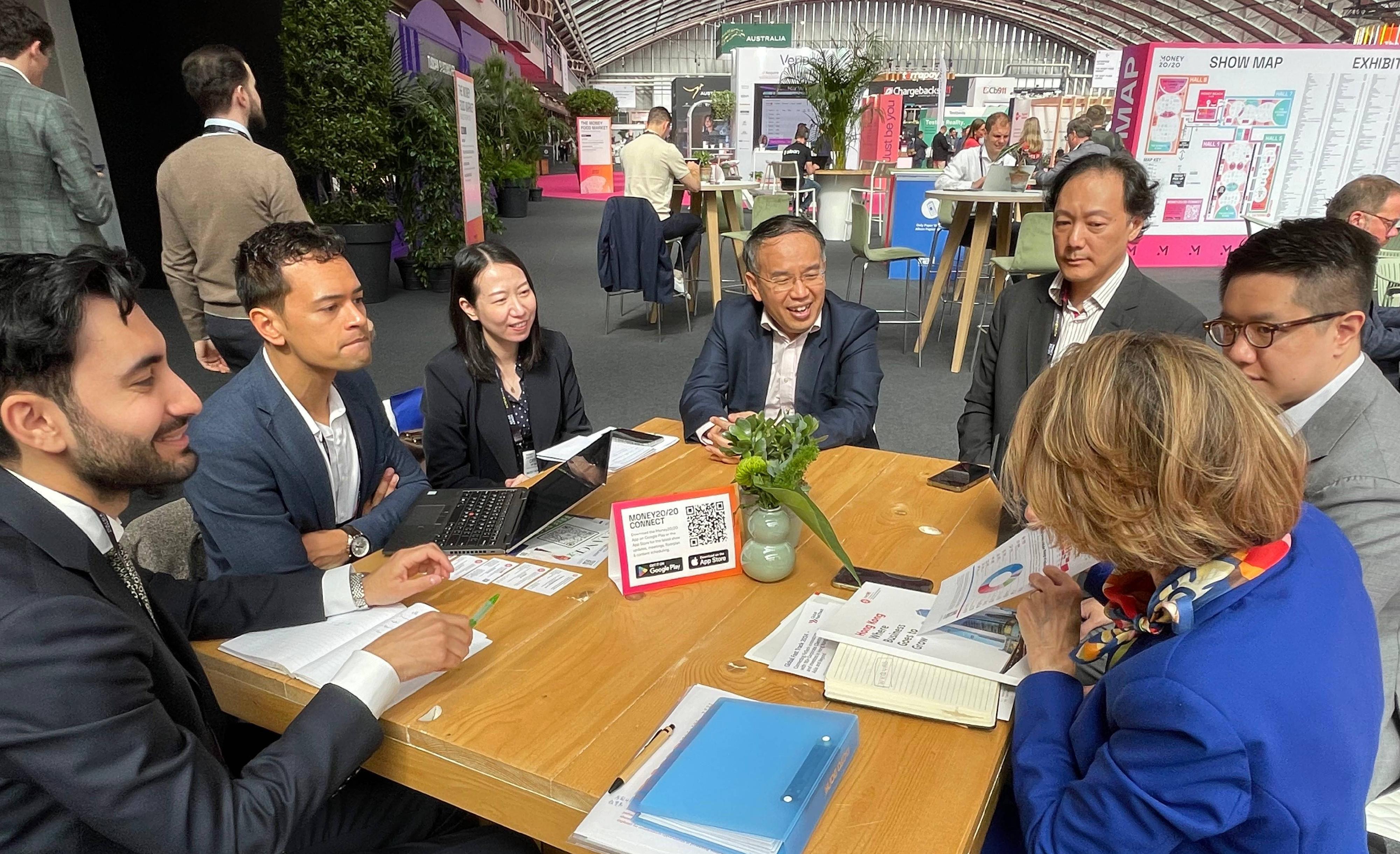 The Secretary for Financial Services and the Treasury, Mr Christopher Hui, is promoting Hong Kong's Web3 ecosystem and meeting senior financial officials in the Netherlands. Photo shows Mr Hui (fourth left) meeting with the top management of the Netherlands Foreign Investment Agency on the sidelines of the Money 20/20 Europe in Amsterdam on June 4 (Amsterdam time). He is accompanied by the Global Head of Financial Services and Fintech of Invest Hong Kong, Mr King Leung (third right).
