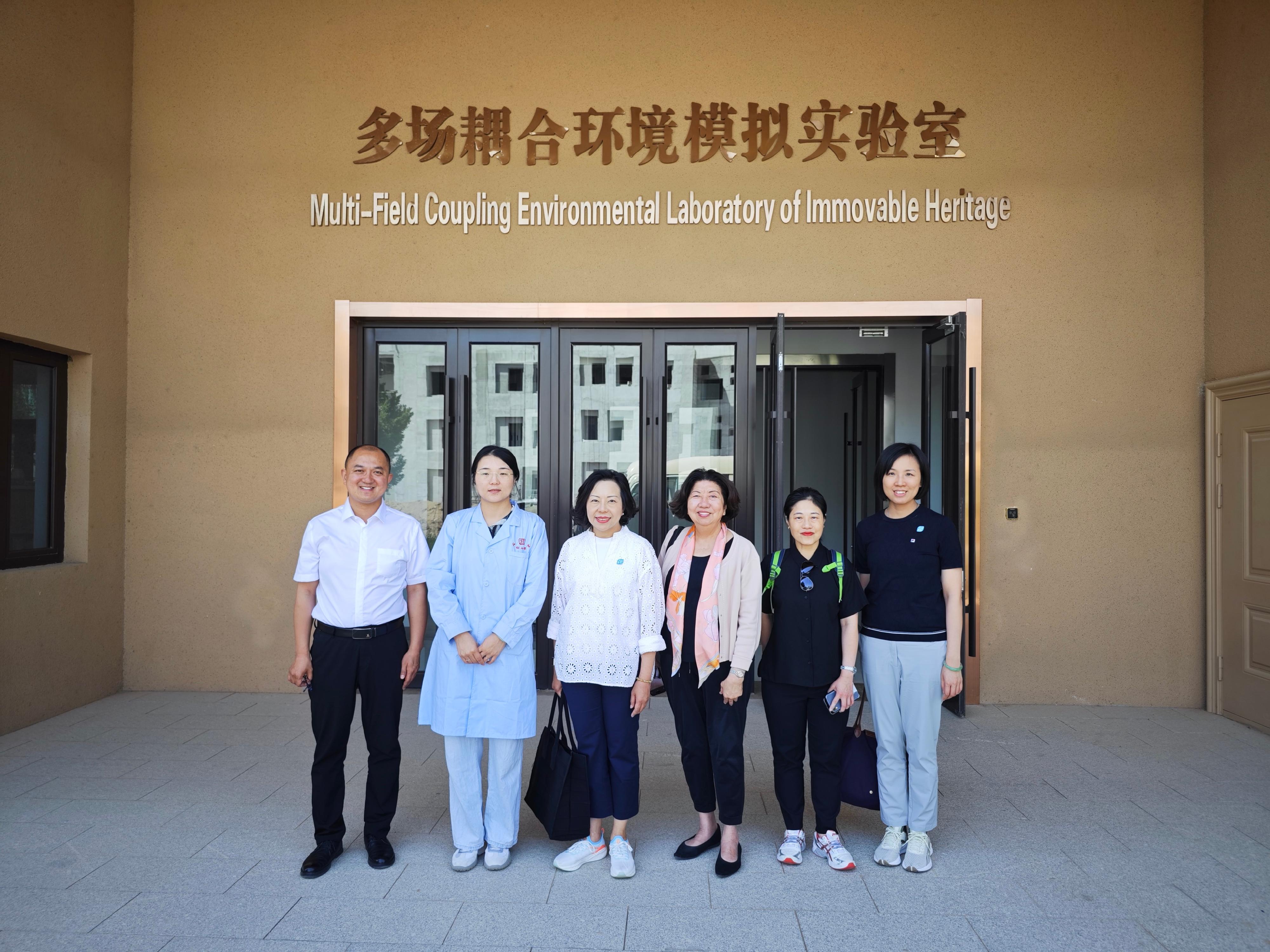 The Secretary for Home and Youth Affairs, Miss Alice Mak (third left), visited the Multi-Field Coupling Environmental Laboratory of Immovable Heritage at the Dunhuang Academy yesterday (June 4). 