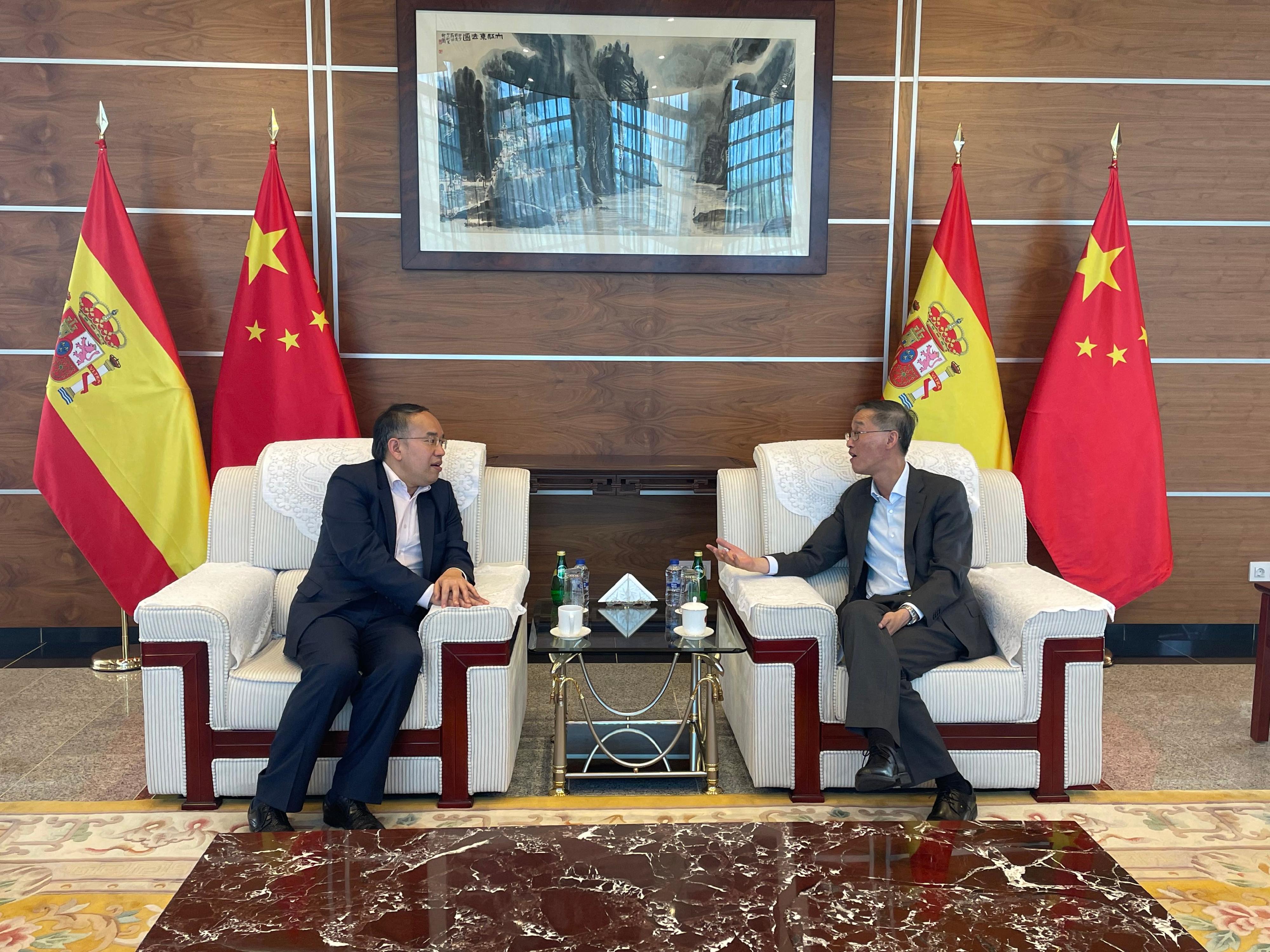 The Secretary for Financial Services and the Treasury, Mr Christopher Hui, continued his visit to Europe. Photo shows Mr Hui (left) paying a courtesy call to the Chinese Ambassador to Spain, Mr Yao Jing (right), in Madrid, Spain on June 5 (Madrid time).