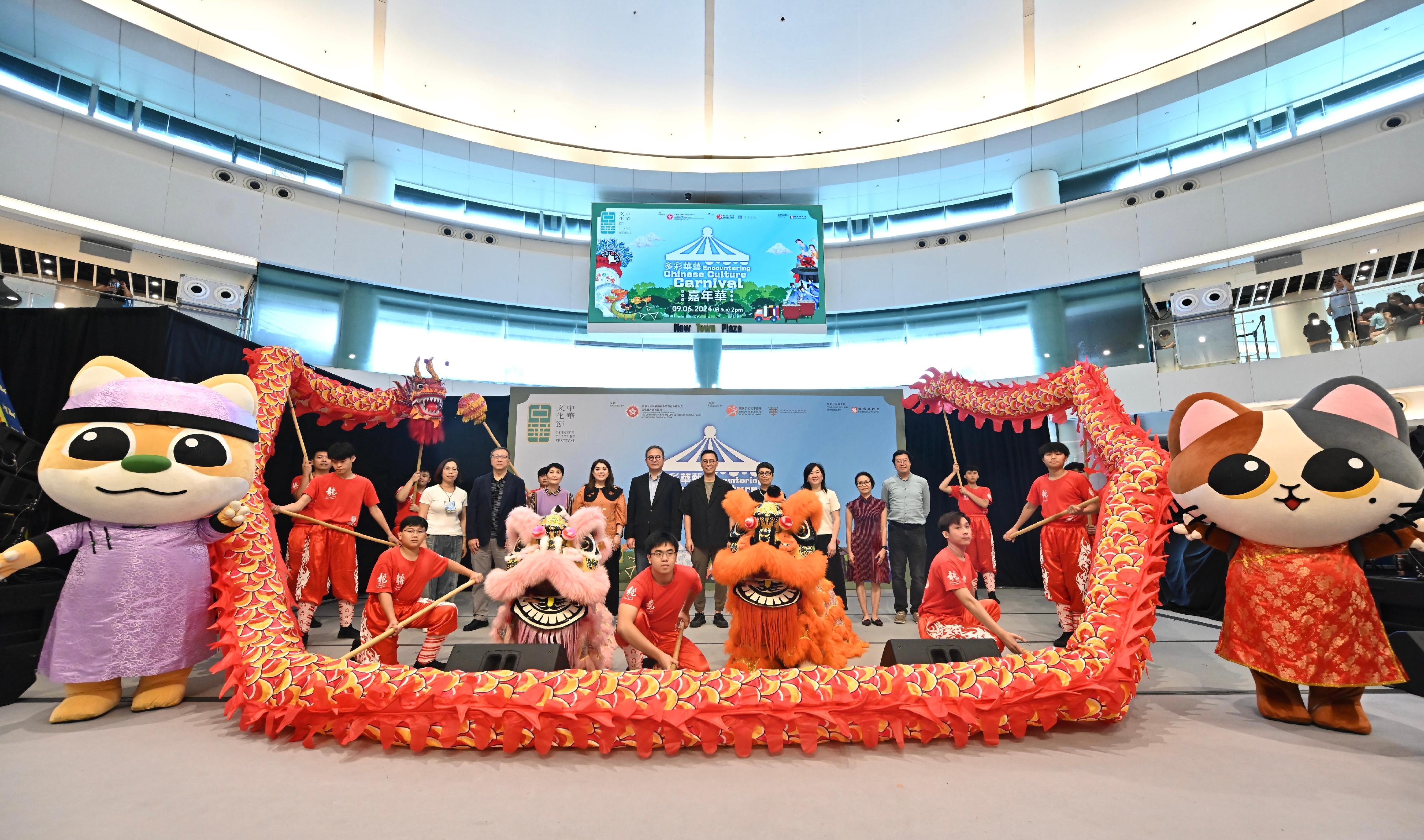 The "Encountering Chinese Culture" carnival of the inaugural Chinese Culture Festival was held this afternoon (June 9) in Sha Tin. Photo shows officiating guests including the Secretary for Culture, Sports and Tourism, Mr Kevin Yeung (fifth right); the Permanent Secretary for Culture, Sports and Tourism, Mr Joe Wong (fifth left); and the Acting Director of Leisure and Cultural Services, Miss Eve Tam (fourth right). 