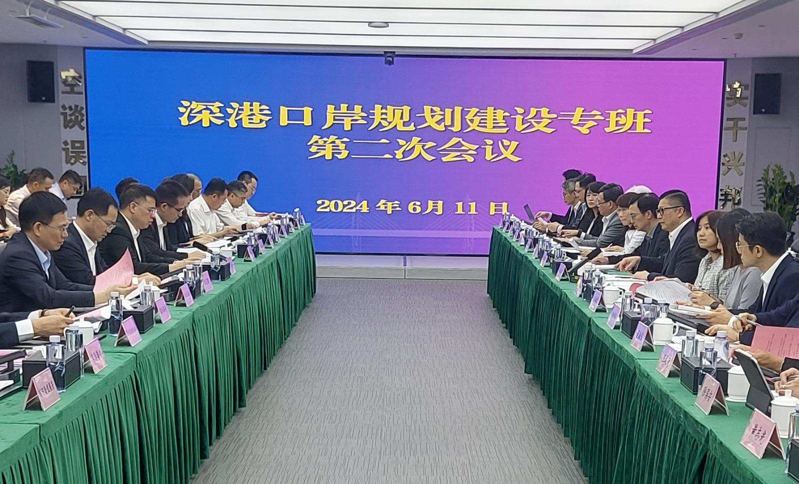 A delegation of the Hong Kong Special Administrative Region led by the Secretary for Security, Mr Tang Ping-keung (fourth right), and a delegation of the Shenzhen Municipal Government led by Vice Mayor of the Shenzhen Municipal Government Mr Luo Huanghao held a task force meeting on the collaboration for the planning and development of Hong Kong-Shenzhen control points in Shenzhen today (June 11).