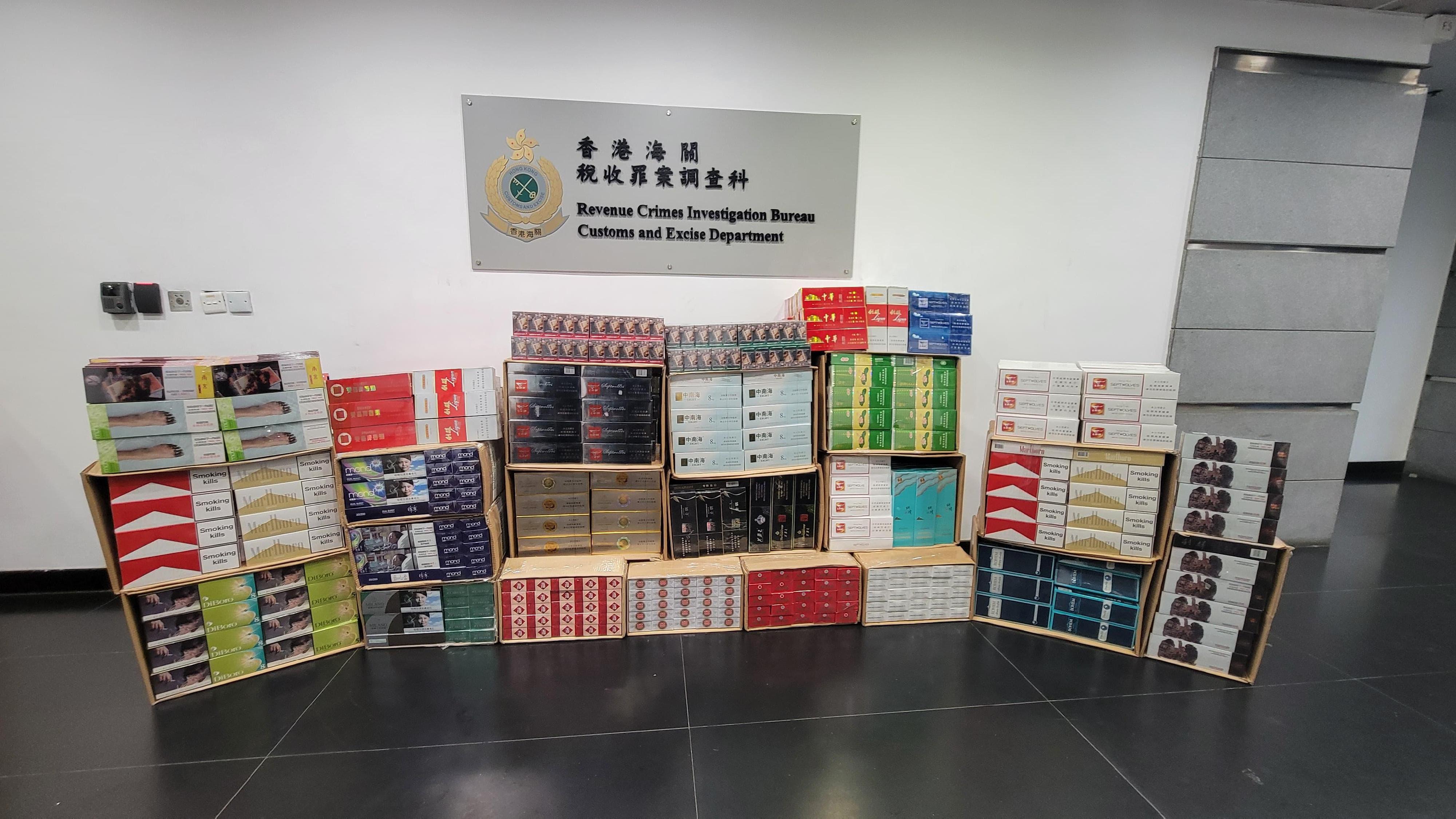 Hong Kong Customs yesterday (June 11) raided a suspected illicit cigarette storage centre in Tsuen Wan and seized about 230 000 suspected illicit cigarettes with an estimated market value of about $1.05 million and a duty potential of about $770,000. About 20 000 suspected illicit cigarettes seized were "cheap whites", accounting for about 9 per cent of the total seizure. Photo shows the suspected illicit cigarettes seized.