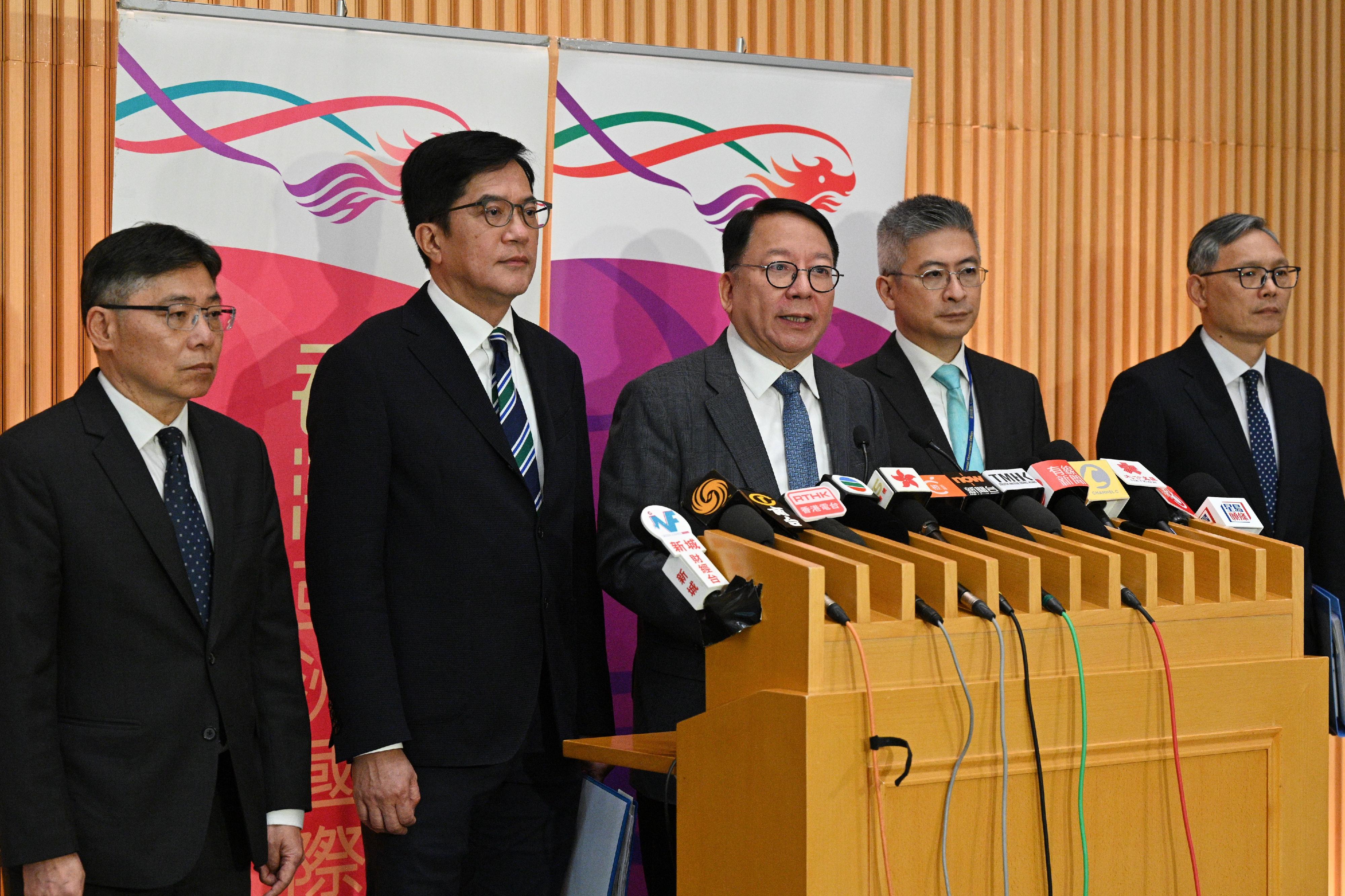 The Chief Secretary for Administration, Mr Chan Kwok-ki (centre), together with the Deputy Financial Secretary, Mr Michael Wong (second left); the Acting Secretary for Culture, Sports and Tourism, Mr Raistlin Lau (second right); the Secretary for Transport and Logistics, Mr Lam Sai-hung (first left); and the Under Secretary for Security, Mr Michael Cheuk (first right) meet the media after the inaugural meeting of the inter-departmental Task Force on Kai Tak Sports Park today (June 14).



