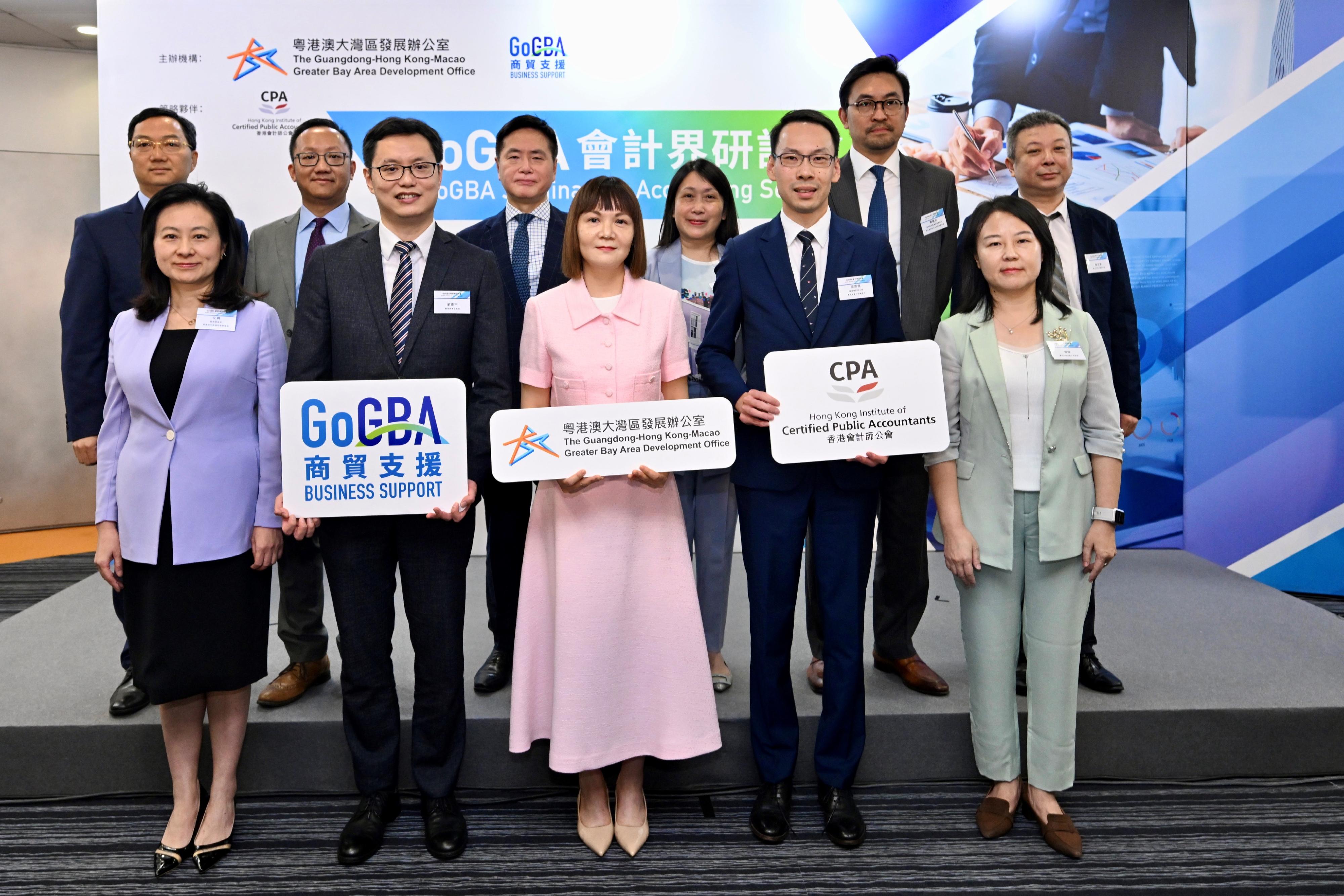 The Guangdong-Hong Kong-Macao Greater Bay Area Development Office of the Constitutional and Mainland Affairs Bureau and the Hong Kong Trade Development Council co-organised the GoGBA Seminar for Accounting Sector today (June 14). Photo shows the Commissioner for the Development of the Guangdong-Hong Kong-Macao Greater Bay Area, Ms Maisie Chan (centre); Deputy Executive Director of the Hong Kong Trade Development Council Mr Patrick Lau (second left); the President of the Hong Kong Institute of Certified Public Accountants, Mr Roy Leung (second right); the Deputy Director General of Qianhai Authority and Director General of the Qianhai Financial Regulatory Bureau, Ms Wen Ping (first left); the Deputy Head of Nansha District People's Government of Guangzhou, Ms Lin Lin (first right), and other guests at the event.