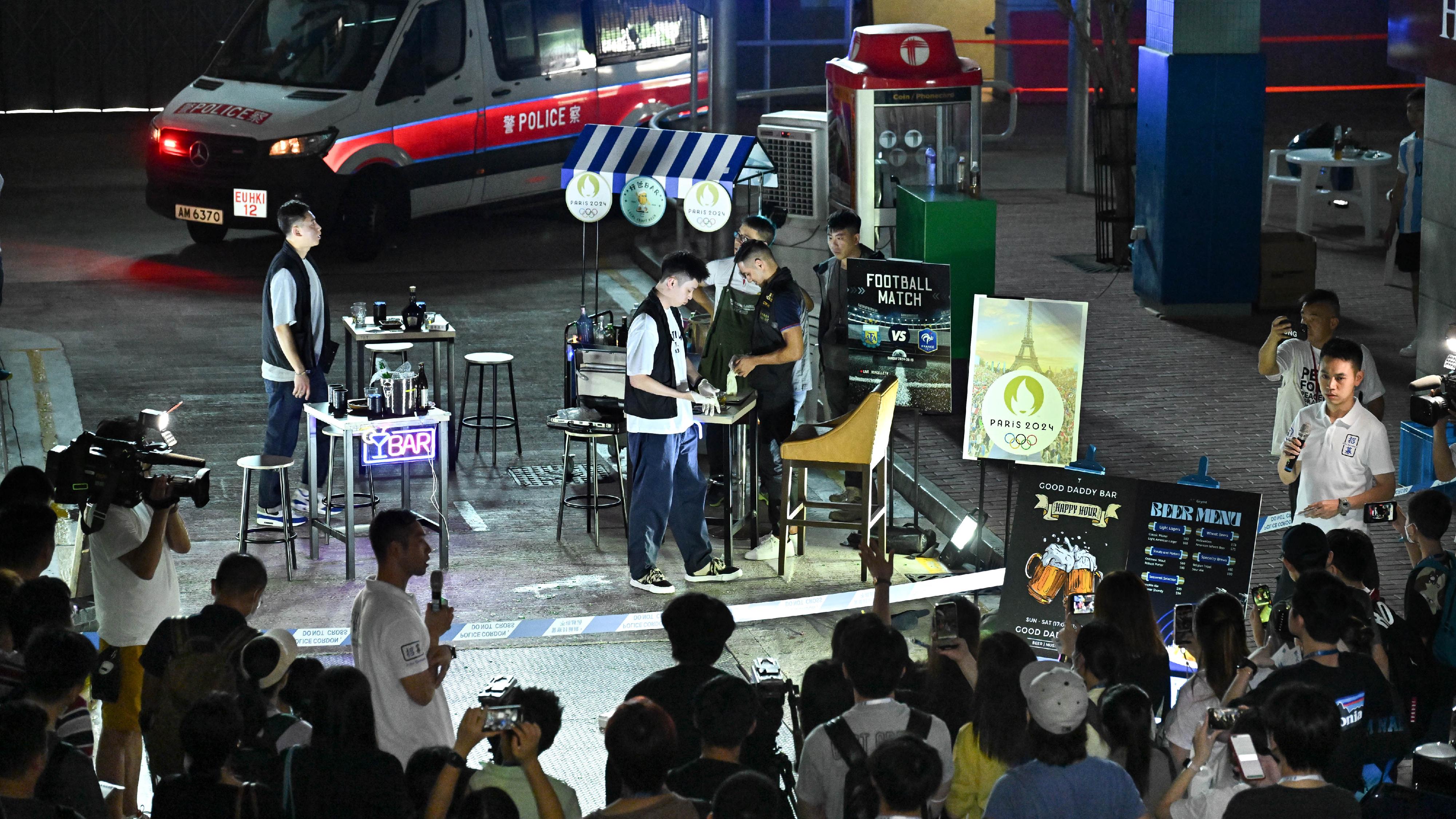 The Hong Kong Police Force today (June 16) held the Police Recruitment Experience and Assessment Day at the Hong Kong Police College. Photo shows visitors participating in the Interactive Live Show, to experience the challenges and uncertainties frontline officers face.