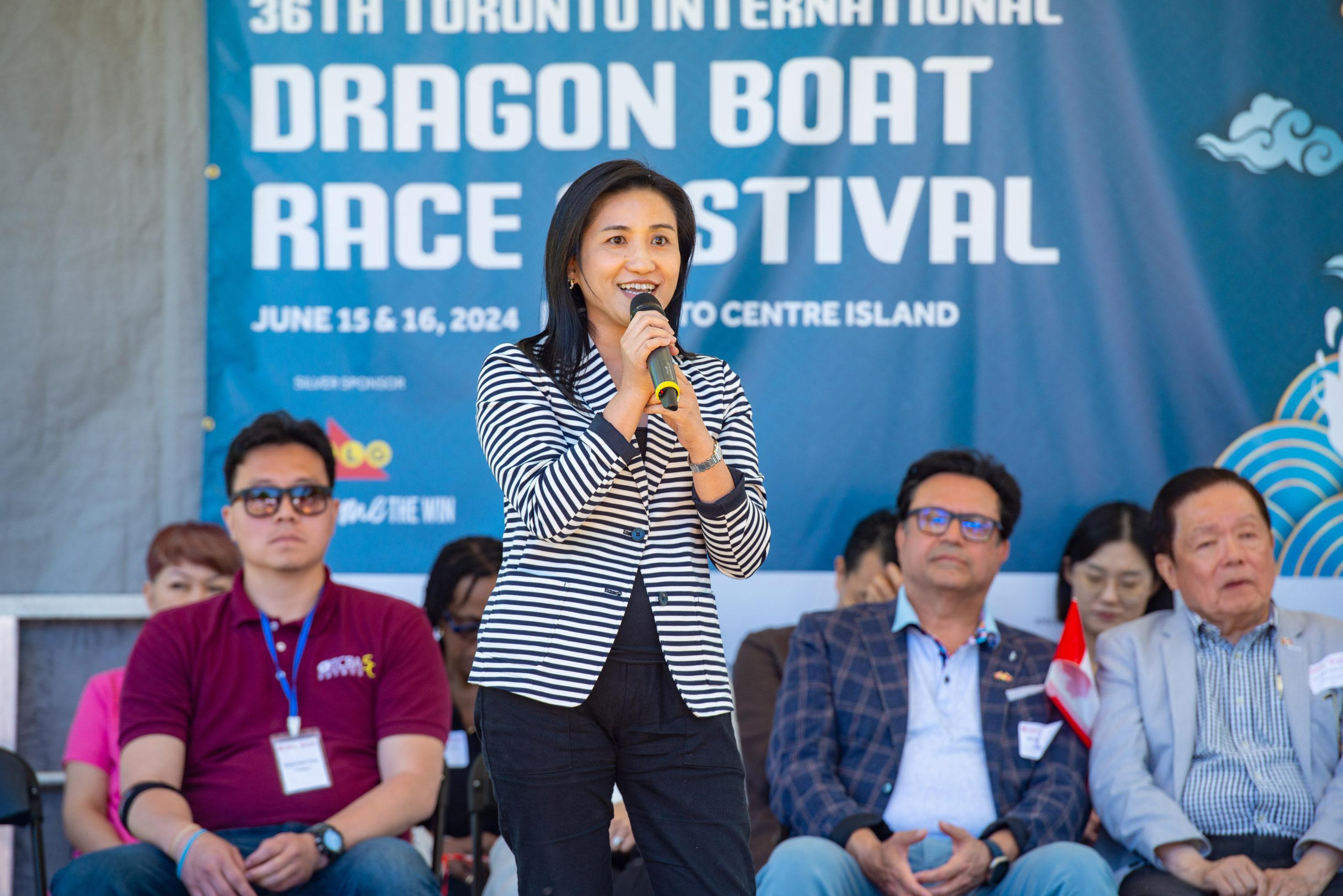 The Director of the Hong Kong Economic and Trade Office (Toronto), Ms Emily Mo, delivered a speech at the opening ceremony of the 36th Toronto International Dragon Boat Festival on the Centre Island of Toronto on June 15 (Toronto time). 