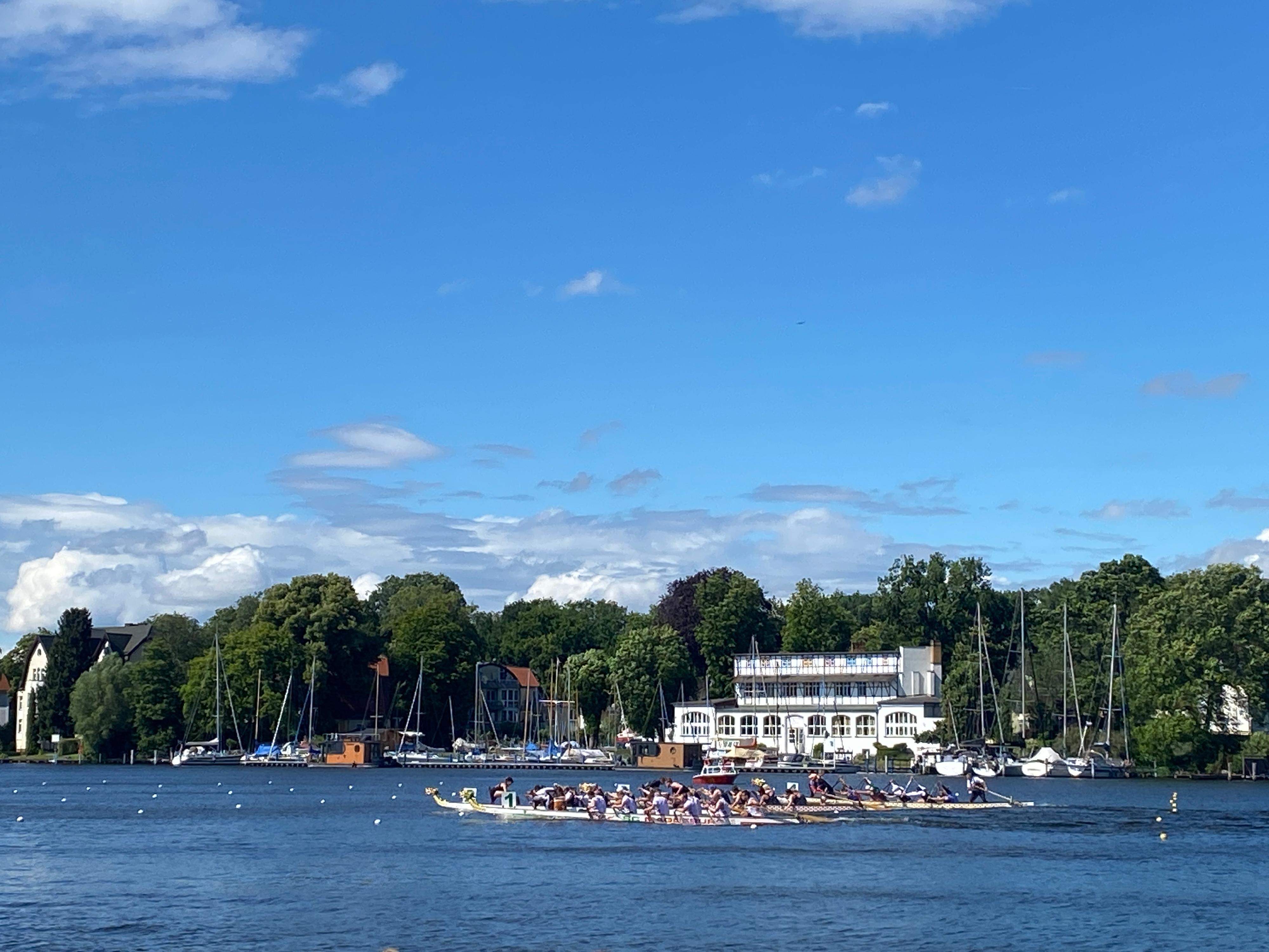 The Hong Kong Economic and Trade Office in Berlin sponsored the Berlin CityCup dragon boat races held on June 15 and 16 (Berlin time). Photo shows a race at the dragon boat event in Berlin, Germany, on June 15.