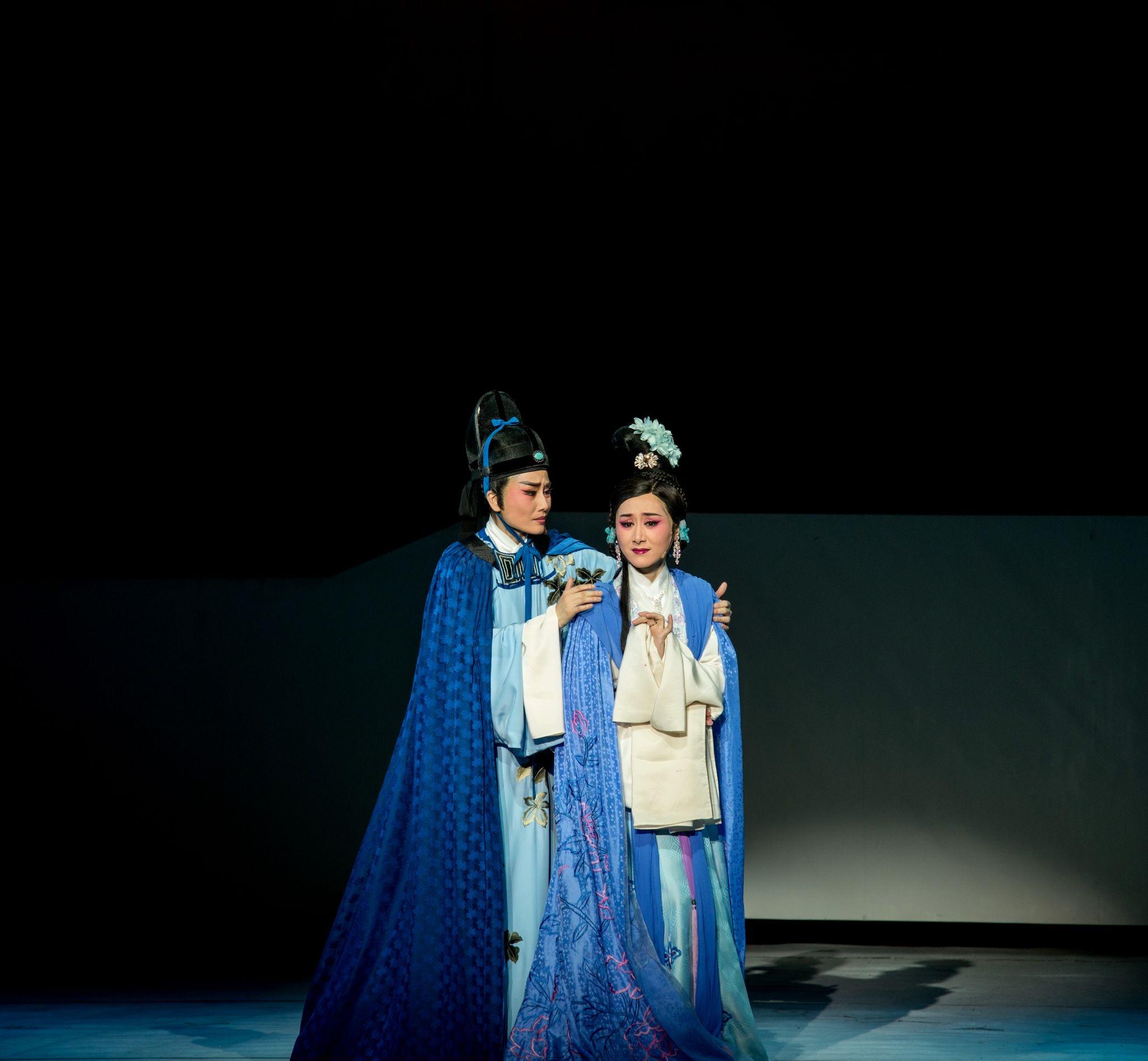 福建芳华越剧院于首届「中华文化节」上演三场越剧。图示《柳永》剧照。

