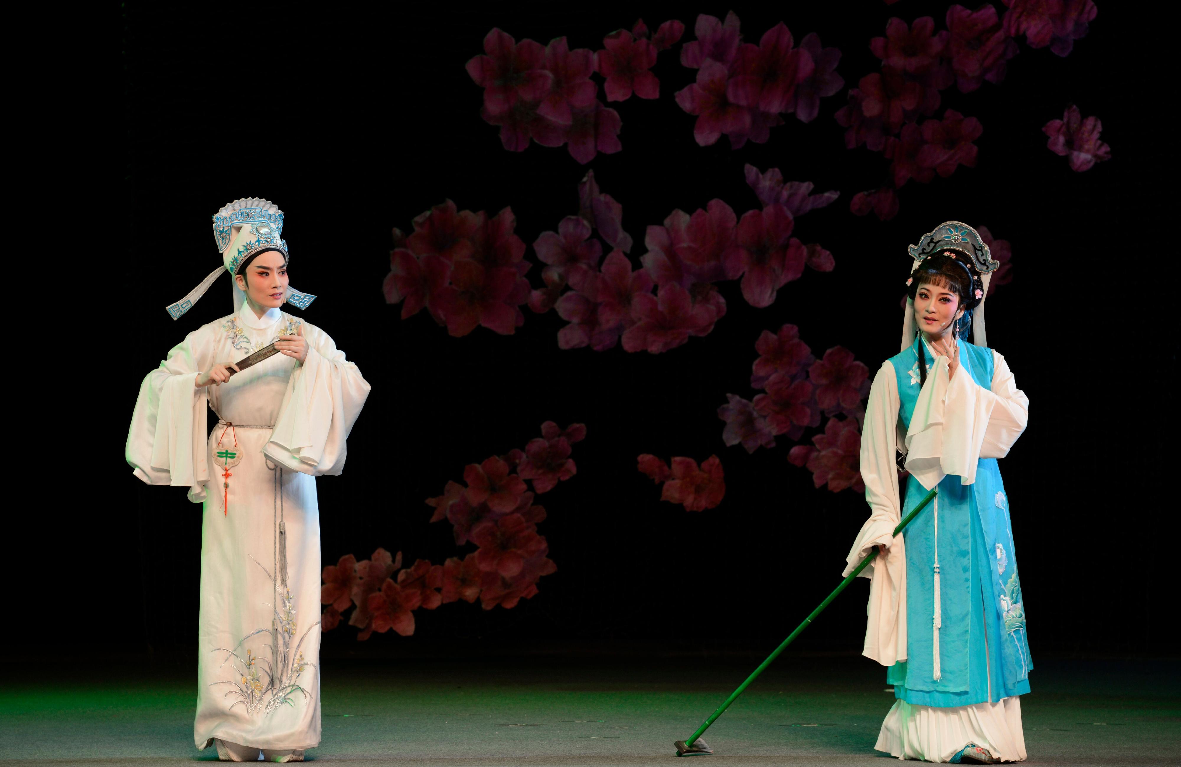 福建芳华越剧院于首届「中华文化节」上演三场越剧。图示《玉蜻蜓》剧照。

