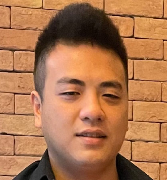 Lam Tak-ip, aged 31, is about 1.7 metres tall, 80 kilograms in weight and of fat build. He has a round face with yellow complexion and short black hair. He was last seen wearing a dark colour short-sleeved t-shirt, dark colour jeans and black shoes.
