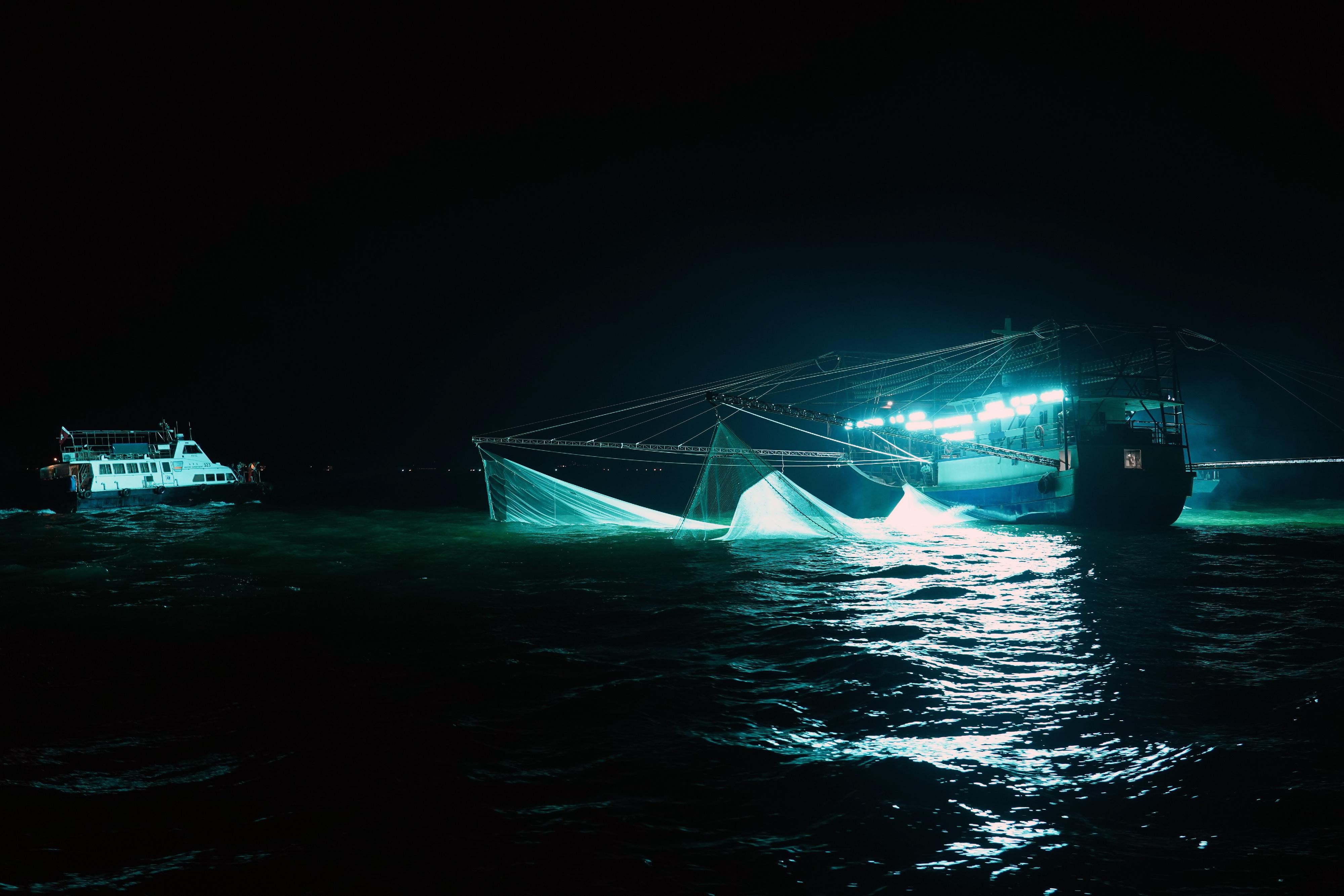 The Marine Department (MD), together with the Hong Kong Police Force and the Agriculture, Fisheries and Conservation Department, conducted joint operations against the improper use of bright light for fishing and illegal fishing activities in the eastern and southern waters of Hong Kong on June 14 and 18. Photo shows MD officers about to inspect a fishing vessel during the operation.