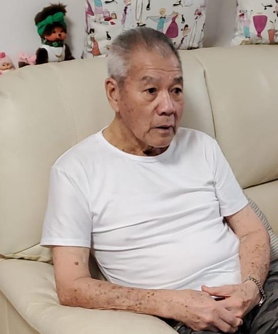 Mui Pak-lam, aged 86, is about 1.7 metres tall, 60 kilograms in weight and of thin build. He has a square face with yellow complexion and short white hair. He was last seen wearing a grey T-shirt, grey pants, black shoes and carrying a dark blue sling bag.
