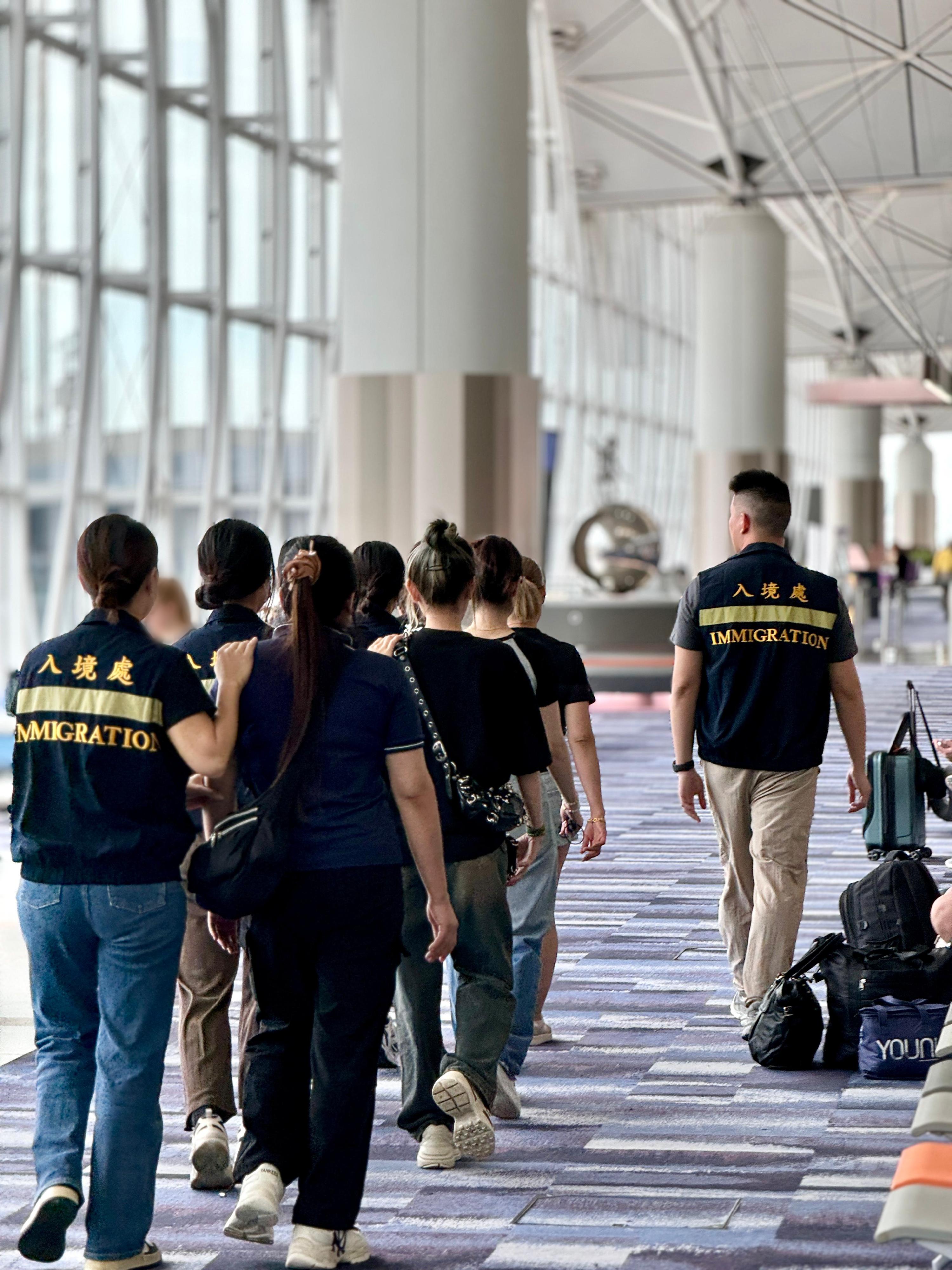 The Immigration Department (ImmD) carried out a repatriation operation today (June 20). A total of 19 Vietnamese illegal immigrants and overstayers were repatriated to Vietnam. Photo shows removees being escorted by ImmD officers to depart from Hong Kong.