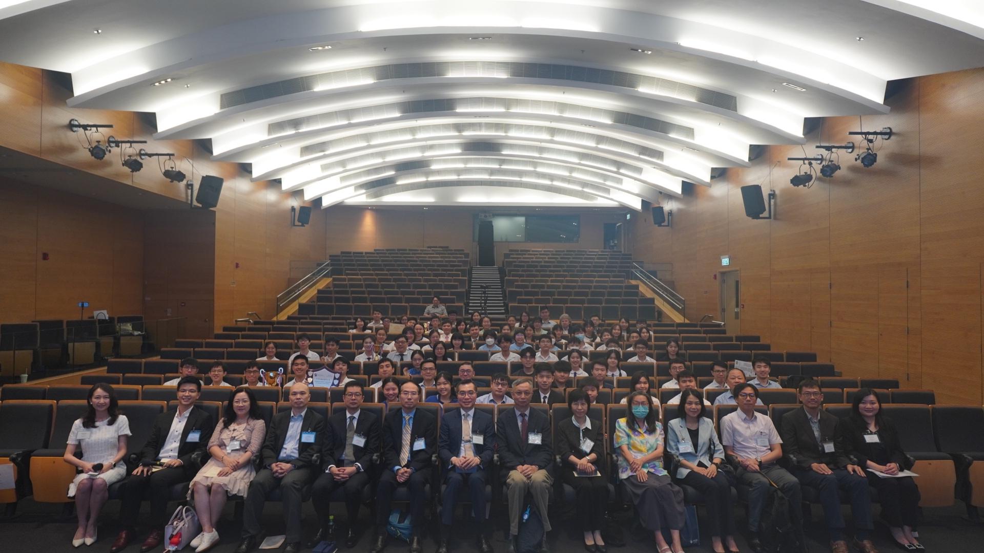 The Commissioner for Census and Statistics, Mr Leo Yu (front row, eighth right), and Principal Assistant Secretary for Education Ms Edith Tse (front row, sixth right) are pictured with other prize presenters and the winning teams at the prize presentation ceremony of 2023/24 Statistical Project Competition for Secondary School Students today (June 22).