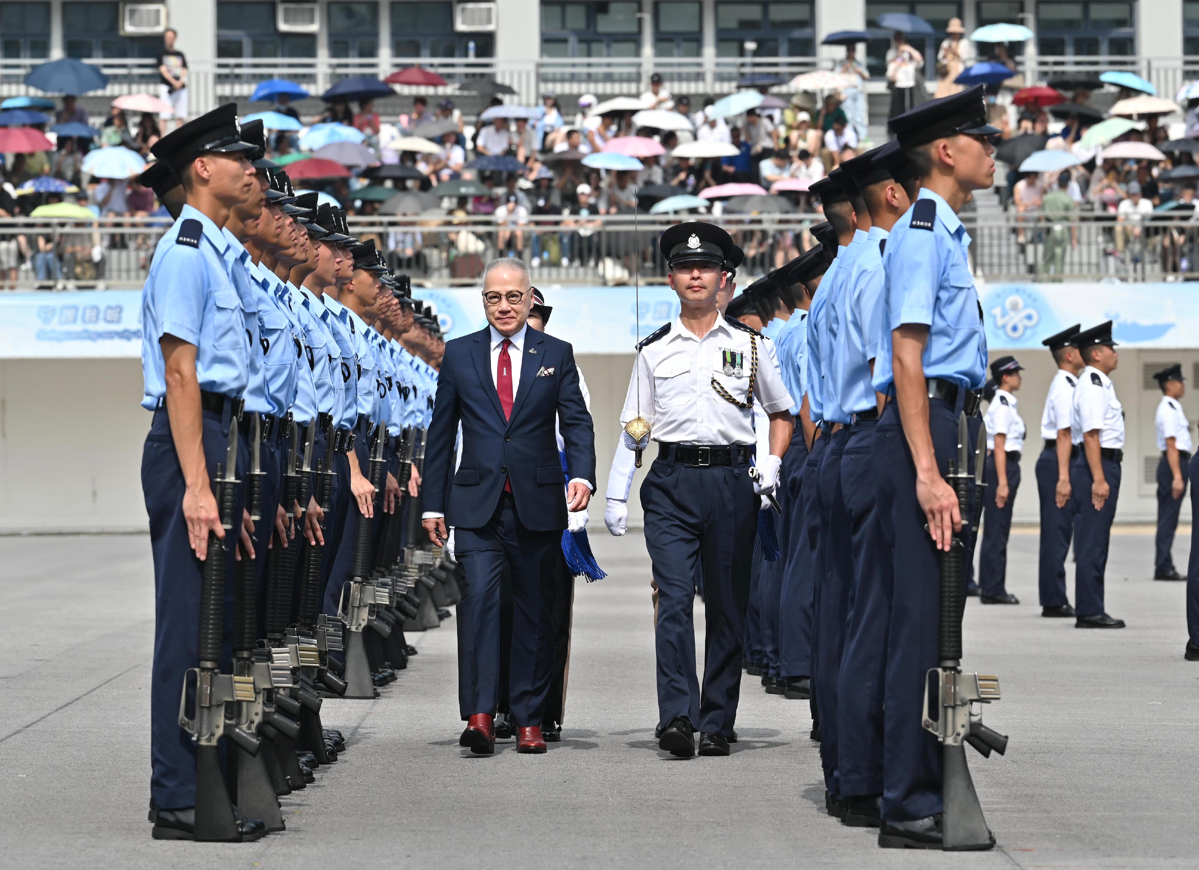 
The Executive Committee Chairman of the Community Chest of Hong Kong, Dr Kwok Siu-ming, inspects a passing-out parade as reviewing officer at the Hong Kong Police College today (June 22).