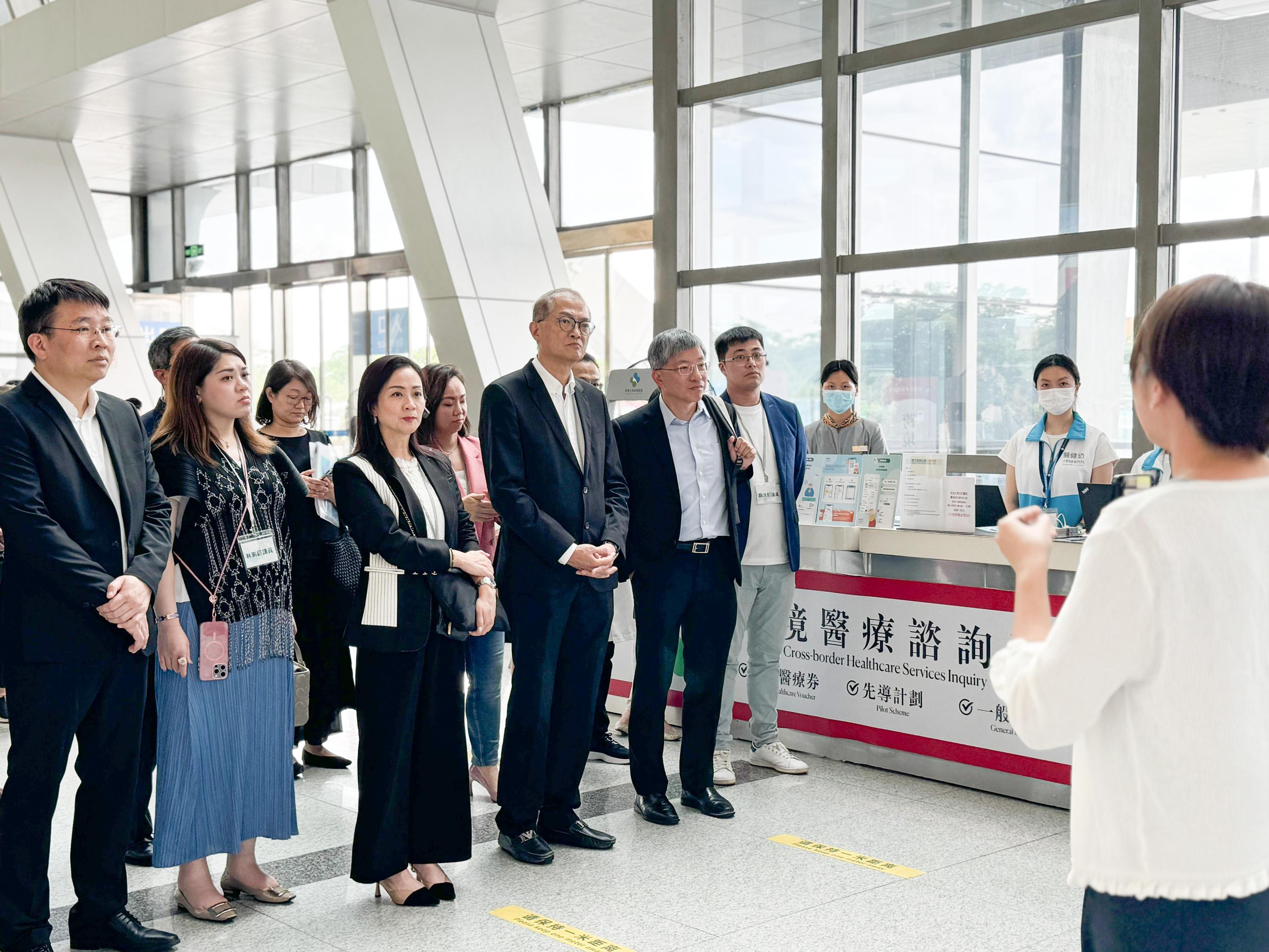 The Legislative Council Panel on Health Services conducts a duty visit to two hospitals of Tier III Class A in Zhongshan and Shenzhen today (June 22). Photo shows Members visiting the University of Hong Kong-Shenzhen Hospital.
