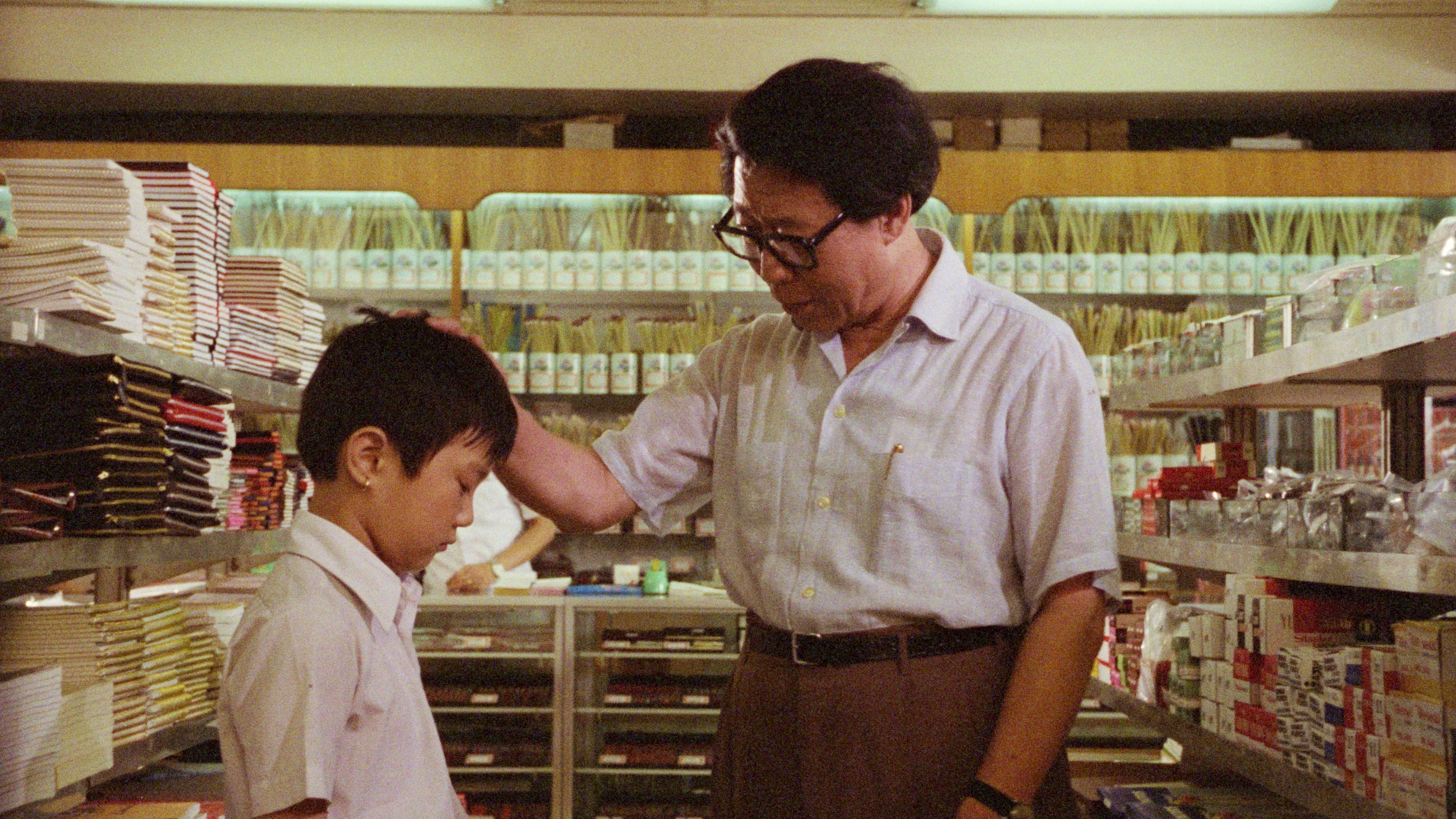 The Hong Kong Film Archive of the Leisure and Cultural Services Department presented the screening of "Father and Son" (1981) (4K Digitally Restored Version) at the Grand Theatre of the Hong Kong Cultural Centre tonight (June 23), marking the opening of the "Integrating Traditional Morality with Modern Reality: Sil-Metropole Retrospective" screening programme, which is one of the programmes of the inaugural Chinese Culture Festival. Photo shows a film still from "Father and Son". (Courtesy of Sil-Metropole Organisation Ltd.)