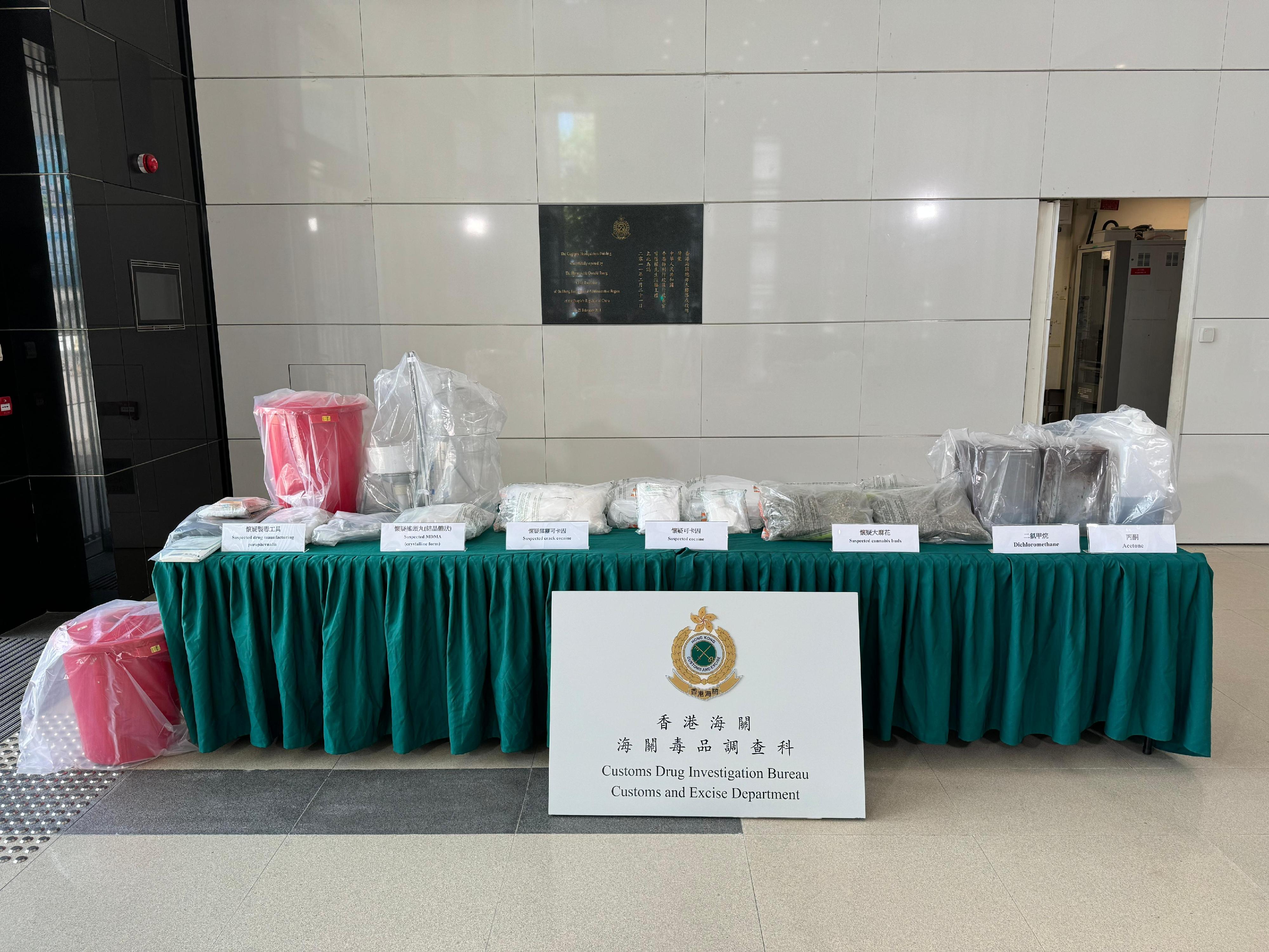 Hong Kong Customs yesterday (June 22) seized a total of about 36 kilograms of assorted drugs with a total estimated market value of about $28 million inside a residential unit in Sheung Shui. Photo shows the suspected drugs, suspected chemicals and suspected drug paraphernalia seized.