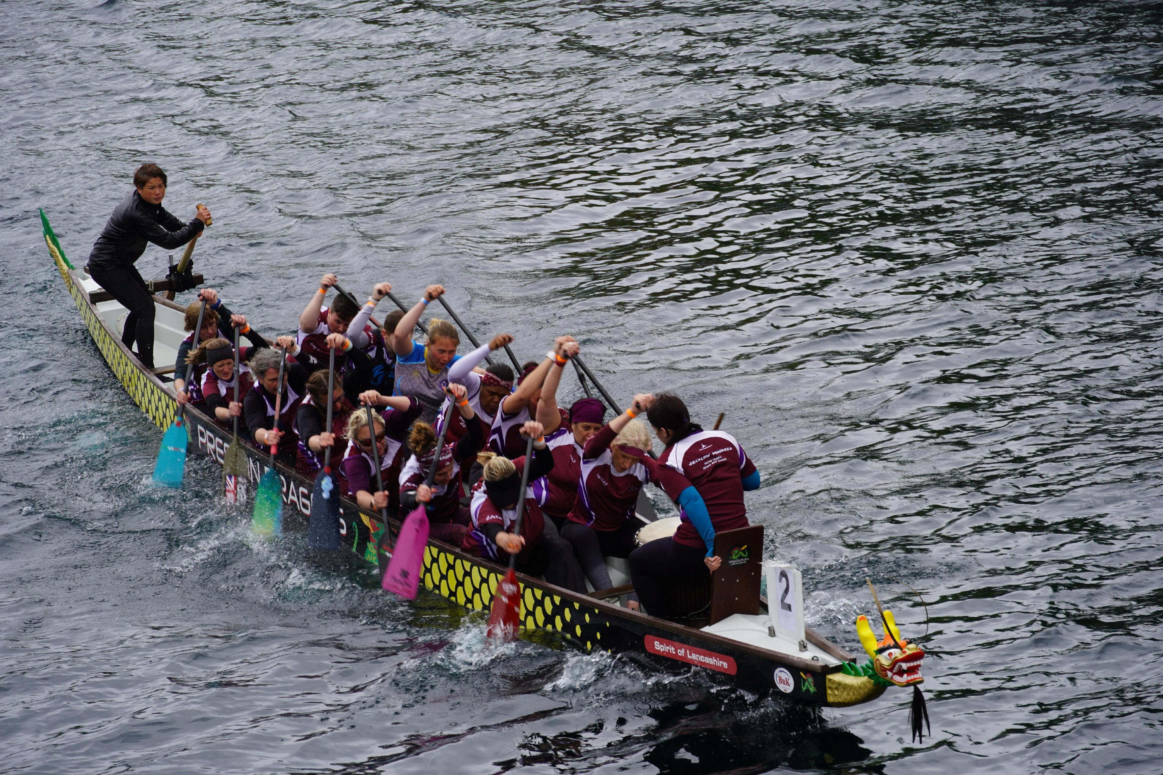 With the support of the Hong Kong Economic and Trade Office, London, the Copenhagen Dragon Boat Festival 2024 was held June 22 and 23 (Copenhagen time) in Copenhagen, Denmark; and the 2024 UK Chinese Dragon Boat Festival was held June 8 and 9 (London time) in Manchester, United Kingdom (UK). Photo shows that athletes of a dragon boat race in Manchester, UK, were full of enthusiasm as they competed for the best result.
