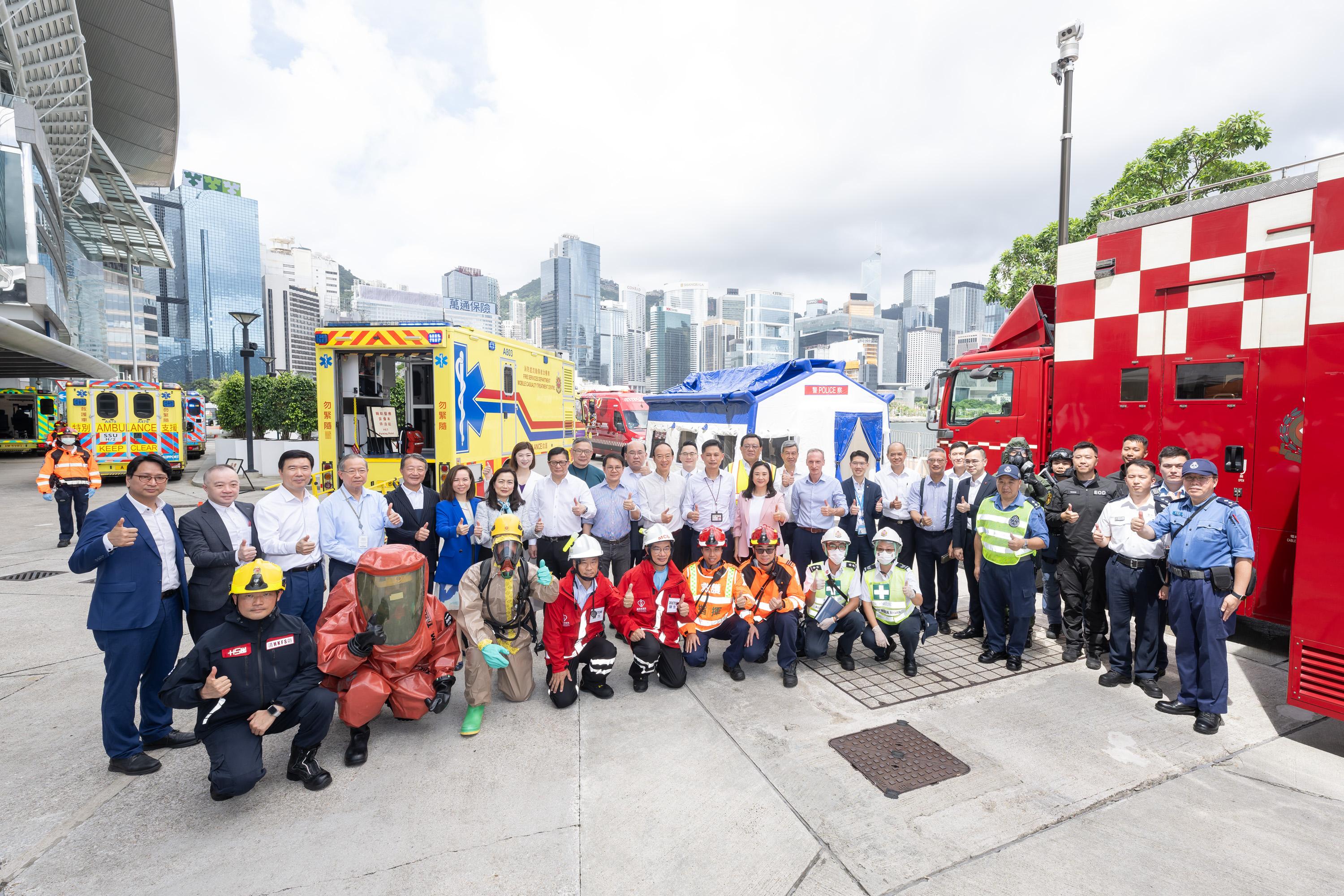 The Legislative Council (LegCo) Panel on Security observed the Inter-departmental Counter-terrorism Exercise, codenamed Arbalest, at the Hong Kong Convention and Exhibition Centre today (June 24). Photo shows LegCo Members, the Secretary for Security, Mr Tang Ping-keung (second row, eighth left), the Director of Fire Services, Mr Andy Yeung (second row, eleventh left), the Assistant Commander of Police (Operations), Mr David Jordan (second row, thirteenth left), representatives of the Government and personnel who participated in the exercise posing for a group photo.