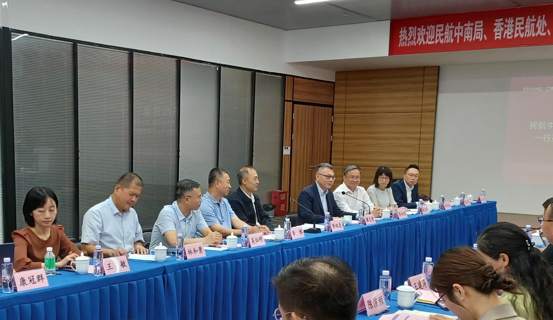 The Director-General of Civil Aviation, Mr Victor Liu (back row, fourth right), meets with representatives from various aviation authorities and units to understand the latest developments and exchange views on various aviation topics during his visit to Guangzhou and Shenzhen between June 24 and 25.