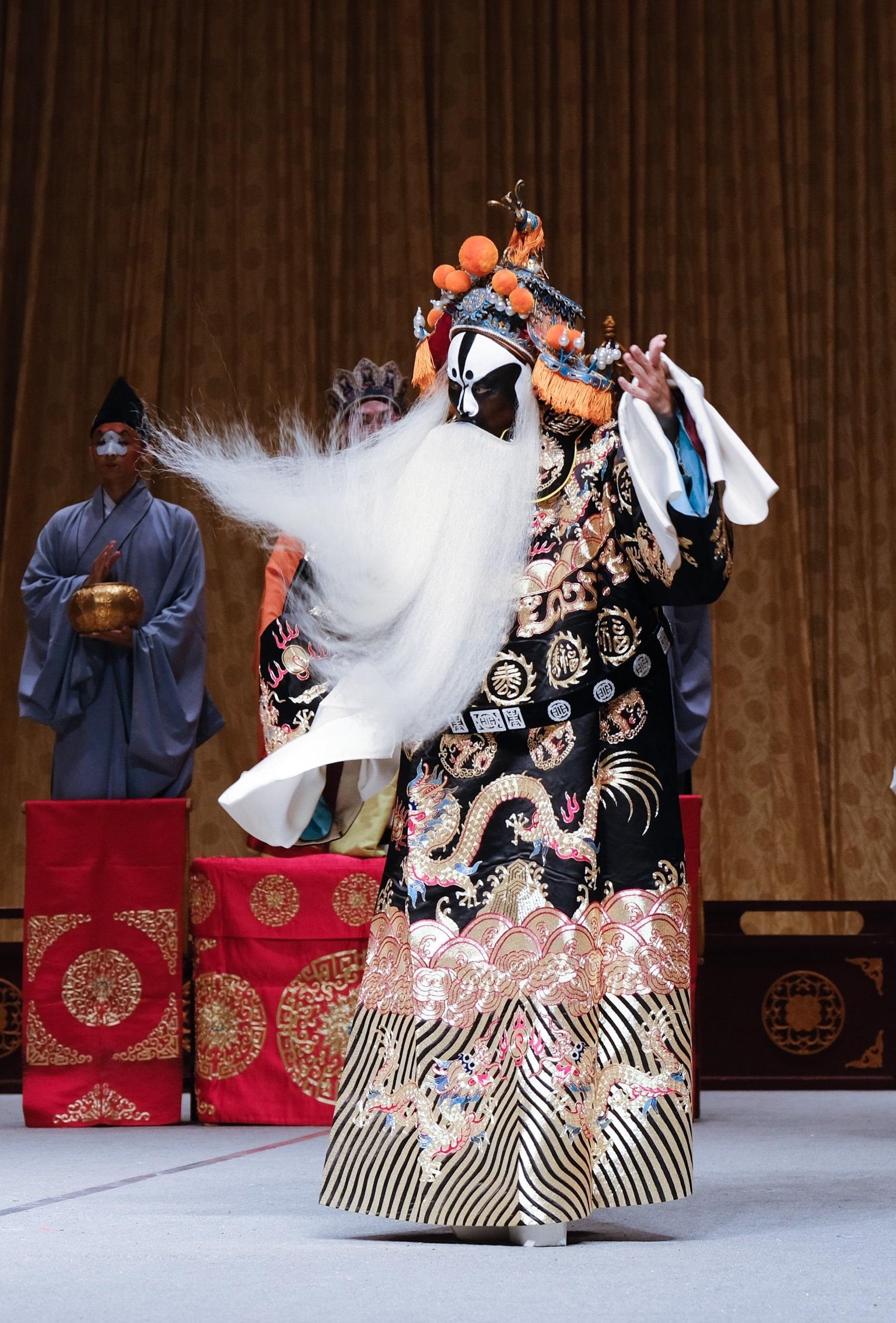 The inaugural Chinese Culture Festival will stage three classic Northern Kunqu opera plays in July. Photo shows a scene from the performance "A Farewell Feast" from the Qing Court opera "Shengping Baofa".
