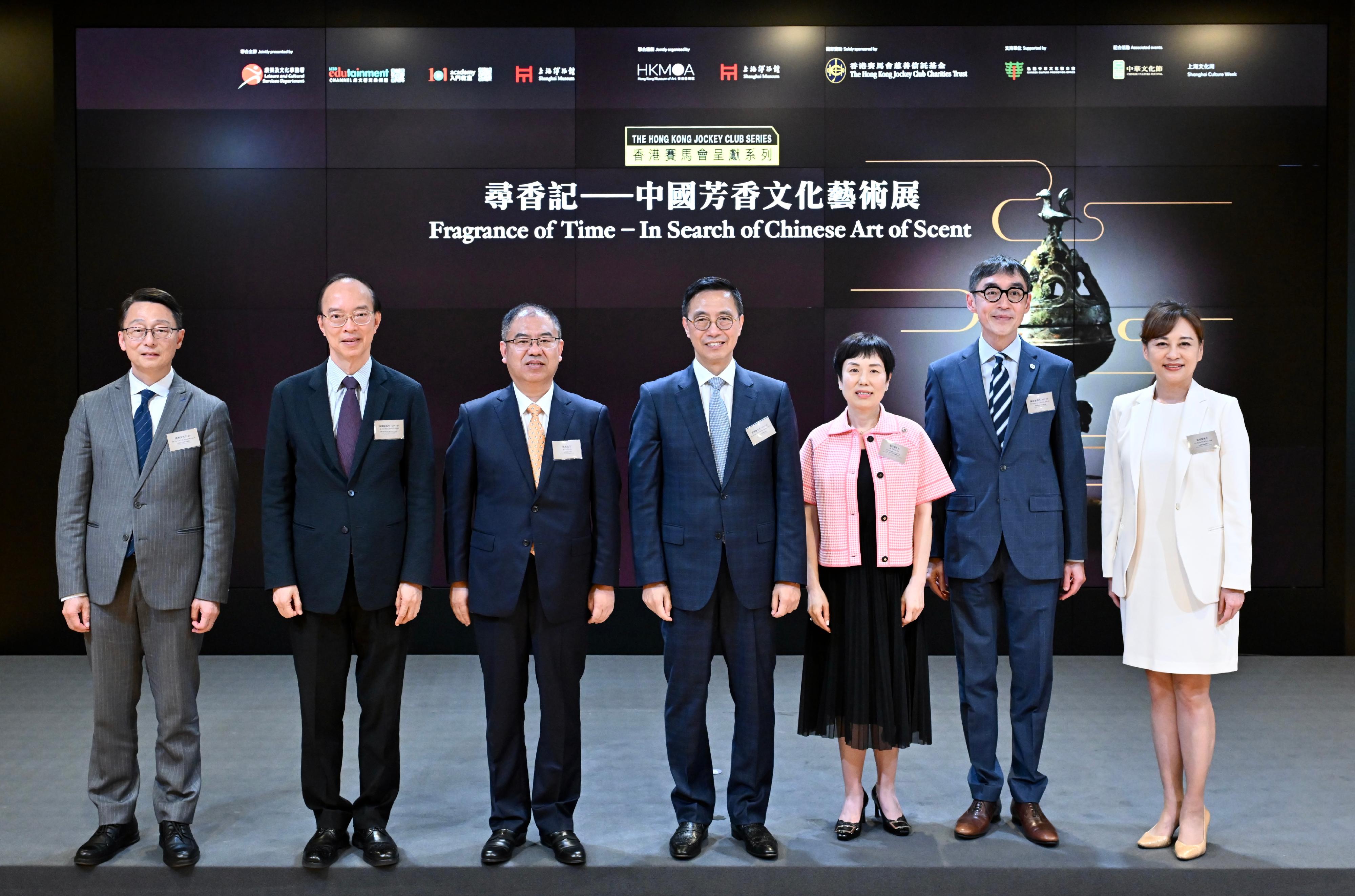 The opening ceremony of the "The Hong Kong Jockey Club Series: Fragrance of Time - In Search of Chinese Art of Scent" exhibition was held today (June 27) at the Hong Kong Museum of Art (HKMoA). Photo shows officiating guests (from left) the Director of Leisure and Cultural Services, Mr Vincent Liu; the Chairman of the Legislative Council Panel on Home Affairs, Culture and Sports, Mr Ma Fung-kwok; the Deputy Director of the Shanghai Museum, Mr Chen Jie; the Secretary for Culture, Sports and Tourism, Mr Kevin Yeung; the Head of Charities (Culture, Sports and Community Engagement) of the Hong Kong Jockey Club, Ms Winnie Yip; the Chairman of the Museum Advisory Committee, Professor Douglas So; and the Museum Director of the HKMoA, Dr Maria Mok, during the opening ceremony.