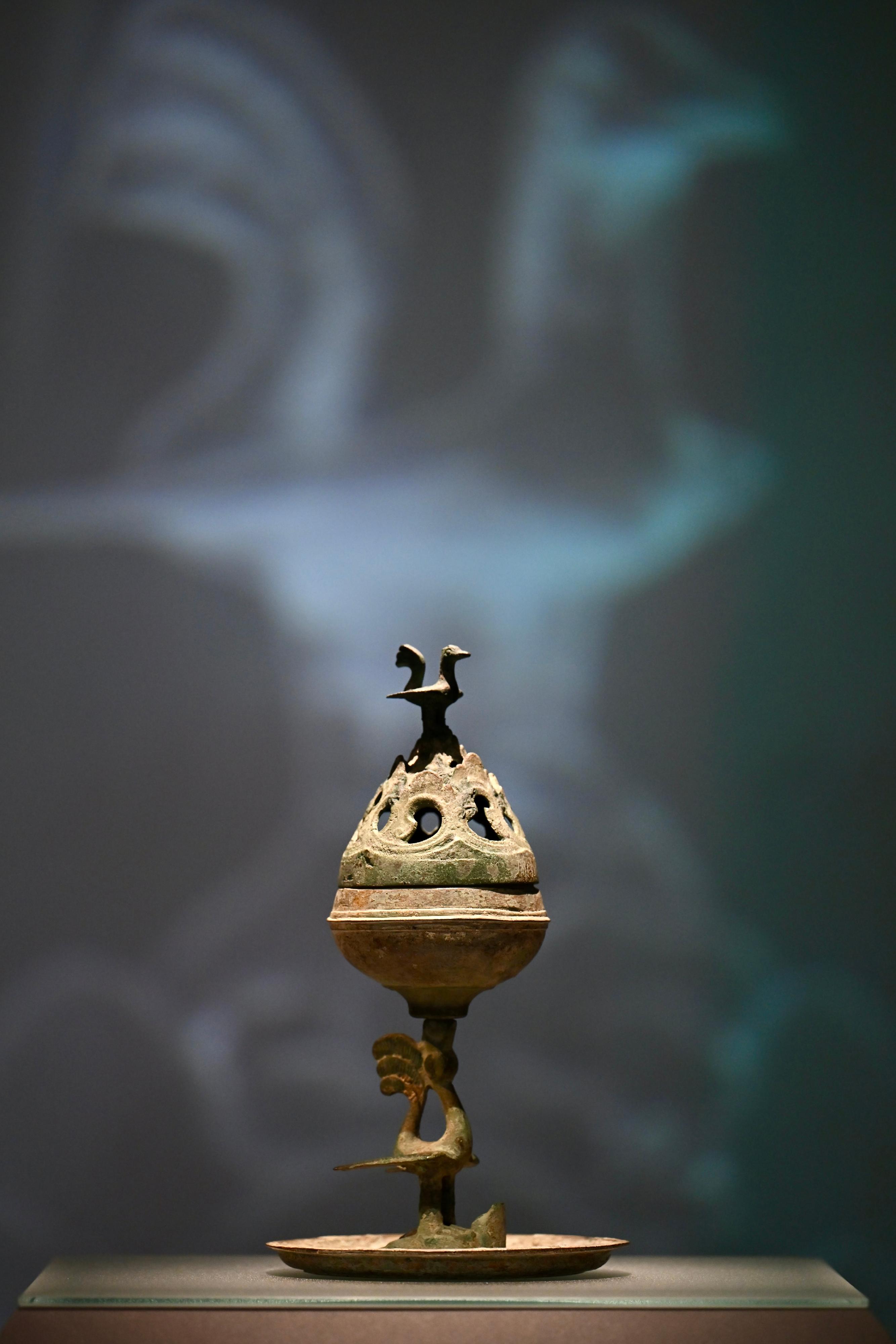 The opening ceremony of the "The Hong Kong Jockey Club Series: Fragrance of Time - In Search of Chinese Art of Scent" exhibition was held today (June 27) at the Hong Kong Museum of Art. Photo shows the most typical example of a Han dynasty hill censer with a phoenix and turtle stand from the Shanghai Museum collection.
