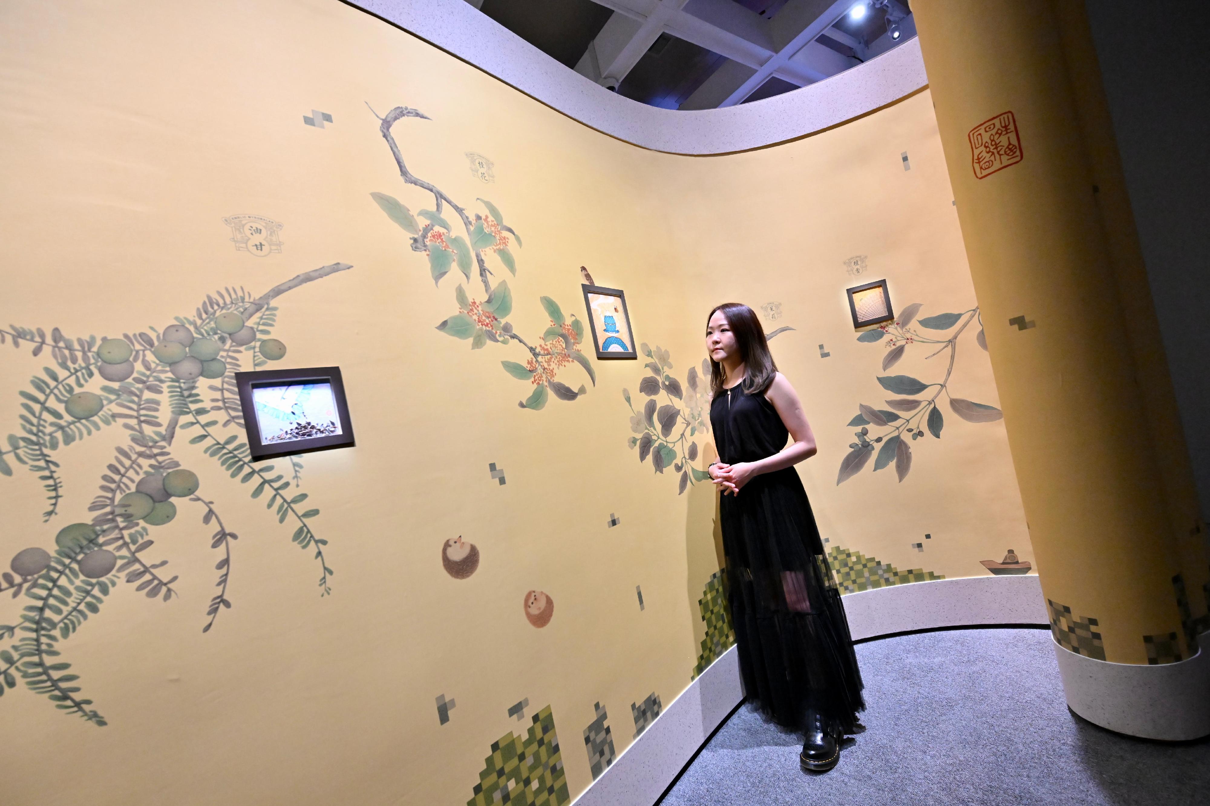 The opening ceremony of the "The Hong Kong Jockey Club Series: Fragrance of Time - In Search of Chinese Art of Scent" exhibition was held today (June 27) at the Hong Kong Museum of Art. Photo shows Hong Kong artist Cheuk Ka-wai and her artwork "Gathering of Ten Fragrances". 