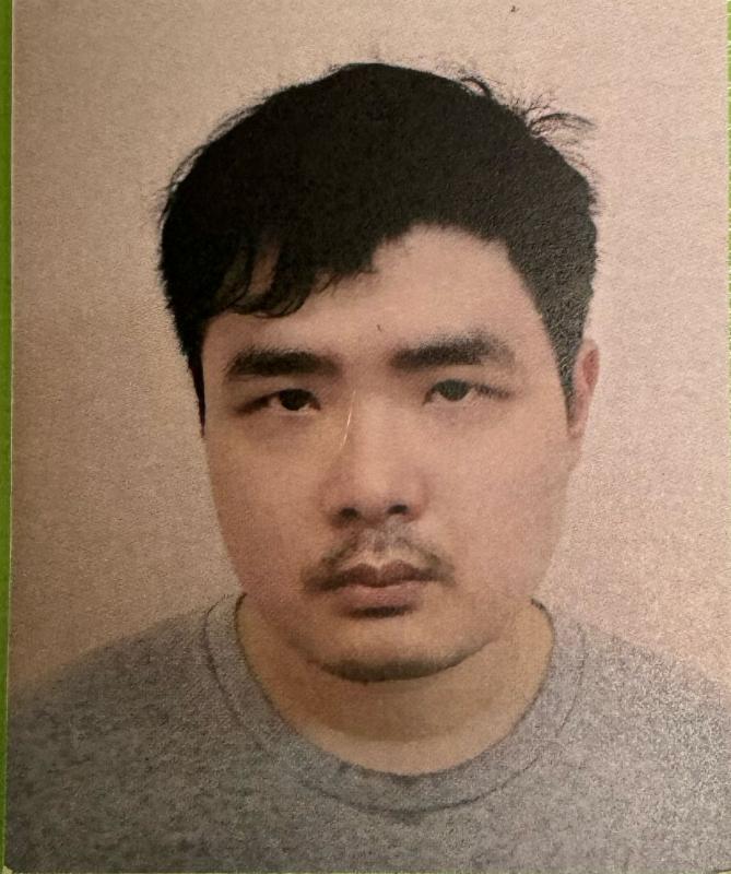 Kwan Yuet-pui, aged 35, is about 1.8 metres tall, 72 kilograms in weight and of fat build. He has a round face with yellow complexion and short black hair. He was last seen wearing a white short-sleeved top, trousers and carrying a backpack. 
