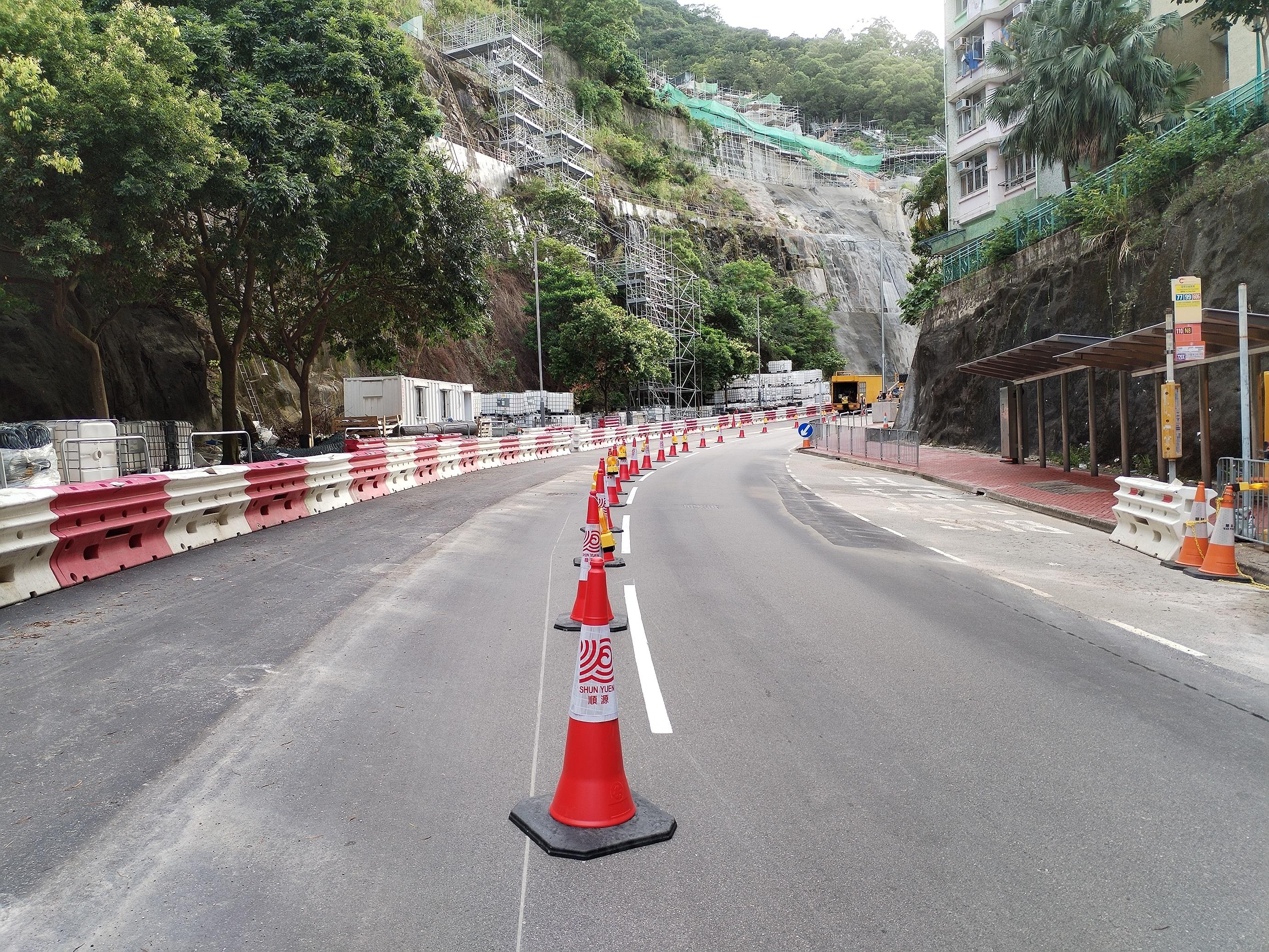 路政署今日（六月二十八日）宣布，耀兴道将于六月三十日（星期日）全线开通。图示已完成路面修复工程的耀兴道相关路段。