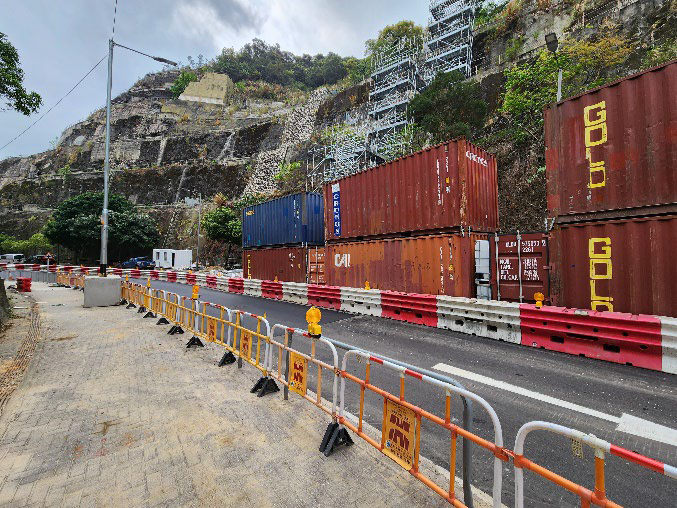 The Highways Department today (June 28) announced that Yiu Hing Road will fully resume traffic on June 30 (Sunday). Photo shows containers placed at appropriate locations on the road earlier as temporary barriers to safeguard the safety of road users.