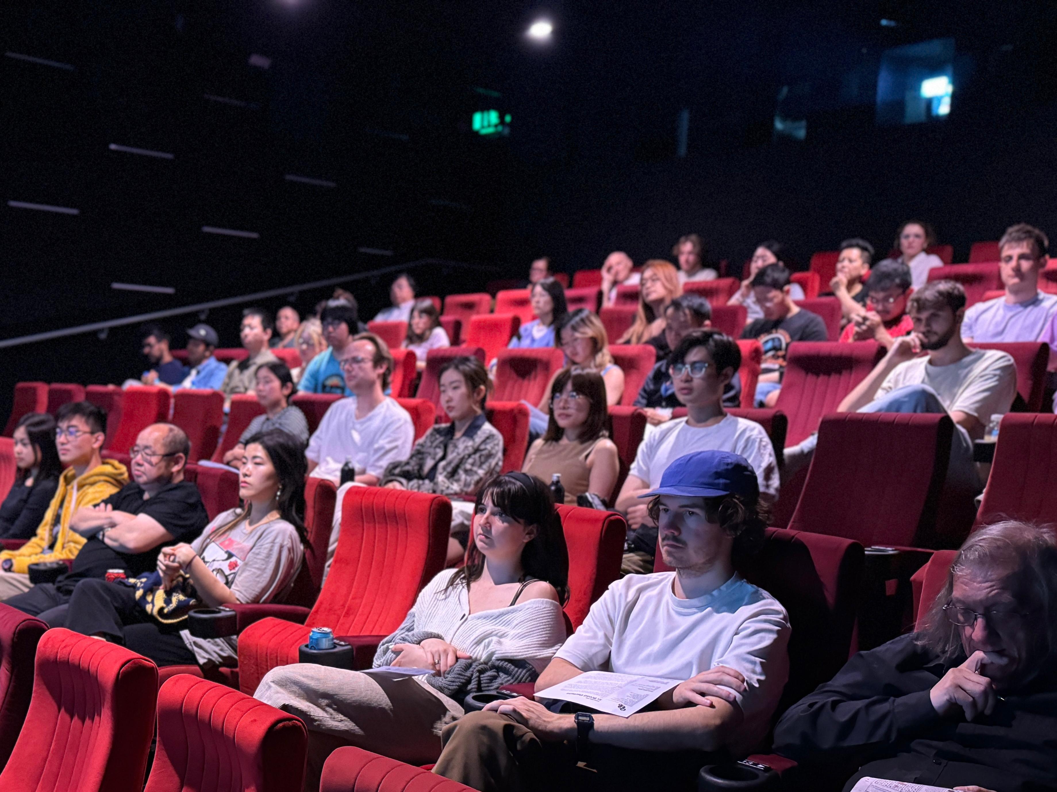 香港驻伦敦经济贸易办事处与《香港专辑》合作，于六月二十七至三十日（伦敦时间）在英国电影协会的伦敦南岸剧场放映四部精选香港电影予本地观众，包括《野玫瑰之恋（4K修复版）》、《白日之下》、《名剑（2K修复版）》及《冬未来》。