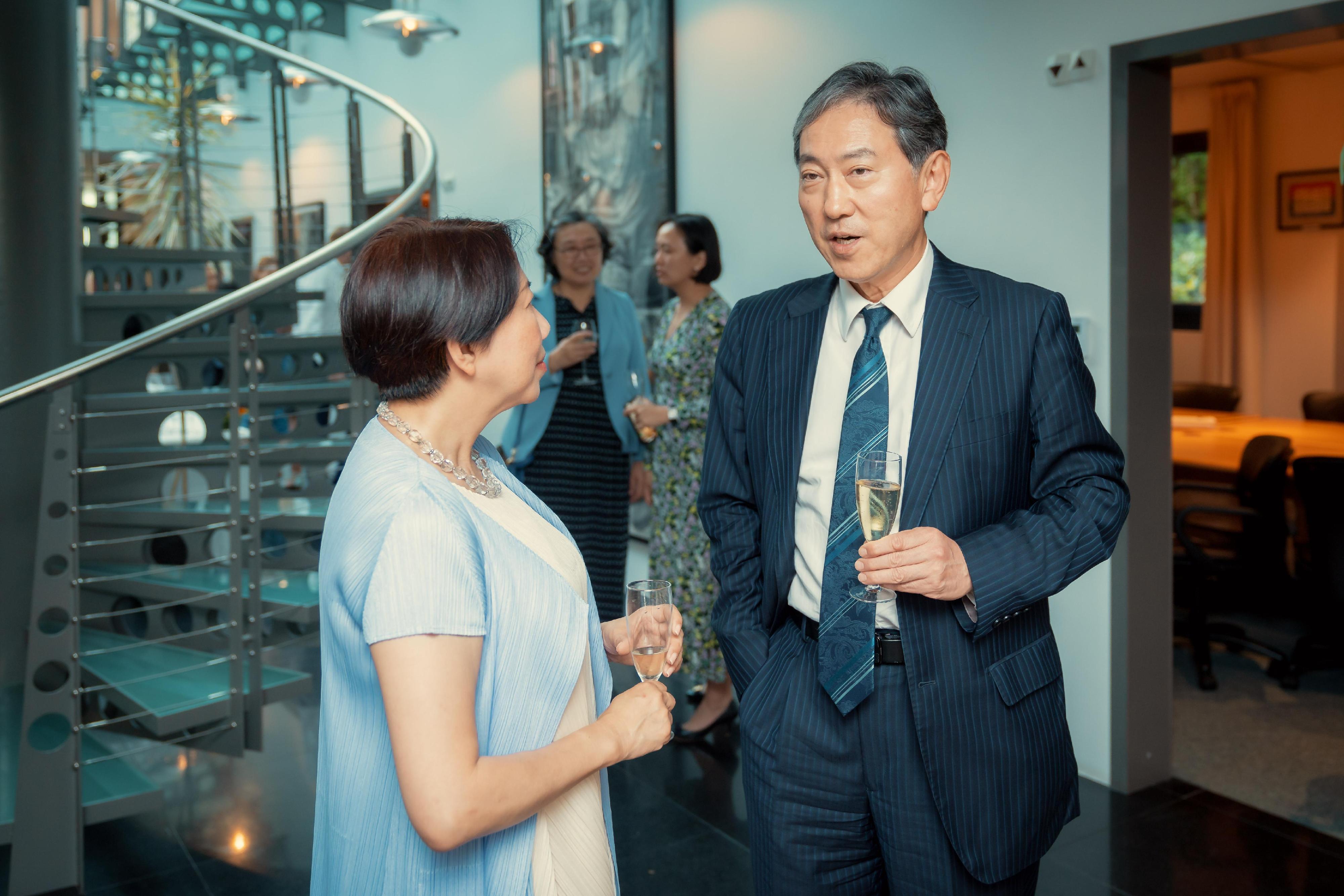 The Permanent Representative of the Hong Kong Special Administrative Region of China to the World Trade Organization, Miss Winky So (left), talked with the Ambassador Extraordinary and Plenipotentiary, Permanent Representative of the Permanent Mission of Japan to the United Nations Office and other International Organizations in Geneva, Mr Atsuyuki Oike at the reception.