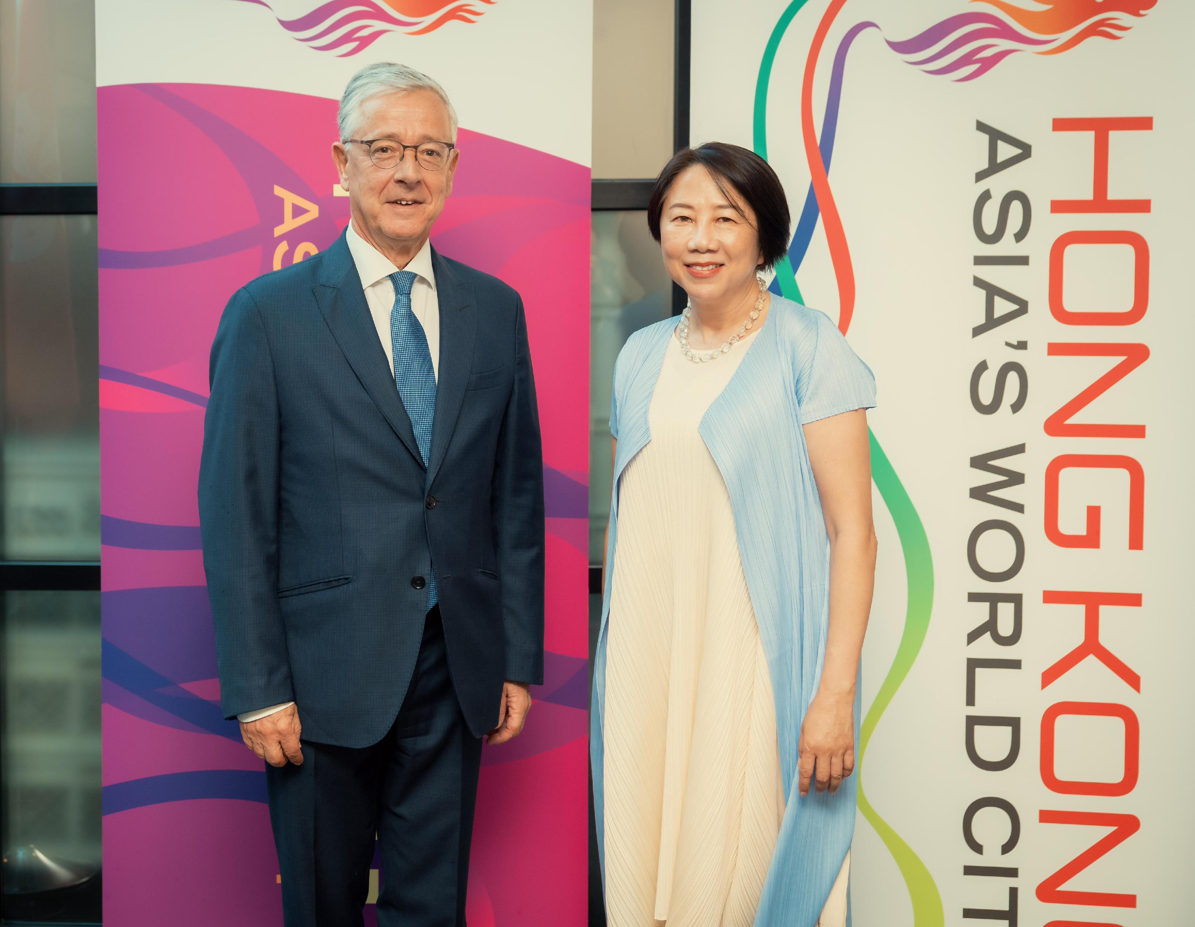 The Permanent Representative of the Hong Kong Special Administrative Region of China to the World Trade Organization (WTO), Miss Winky So (right), pictured at the reception with the Ambassador and Permanent Representative of the Permanent Mission of the European Union to the WTO, Mr João Aguiar Machado.