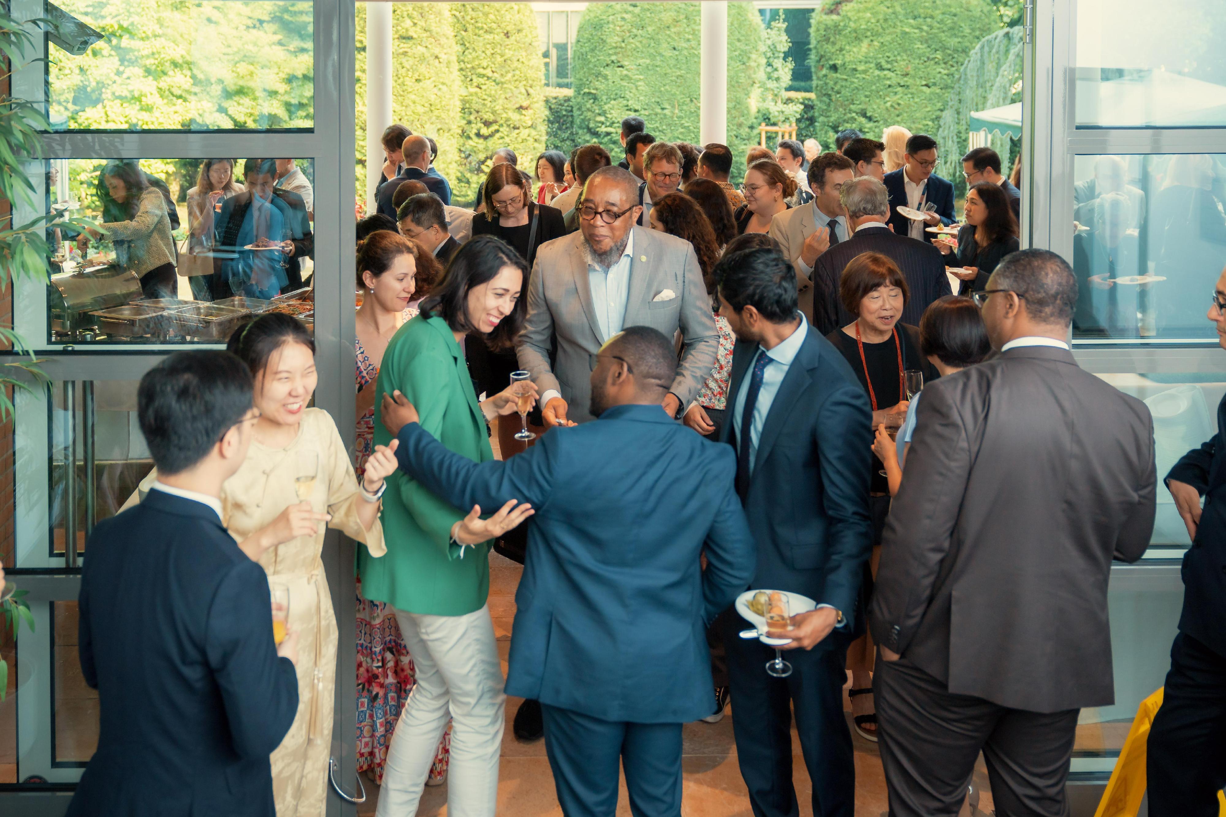 More than 150 representatives from diplomatic missions to the World Trade Organization and different sectors attended the reception held in Geneva in celebration of the 27th anniversary of the establishment of the Hong Kong Special Administrative Region.