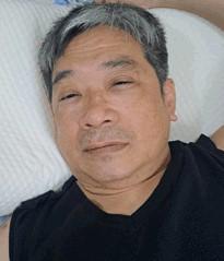 Lo Wai-tong, aged 61, is about 1.65 metres tall, 68 kilograms in weight and of fat build. He has a round face with yellow complexion and short white hair. He was last seen wearing an apricot short-sleeved T-shirt and dark blue sneakers.
