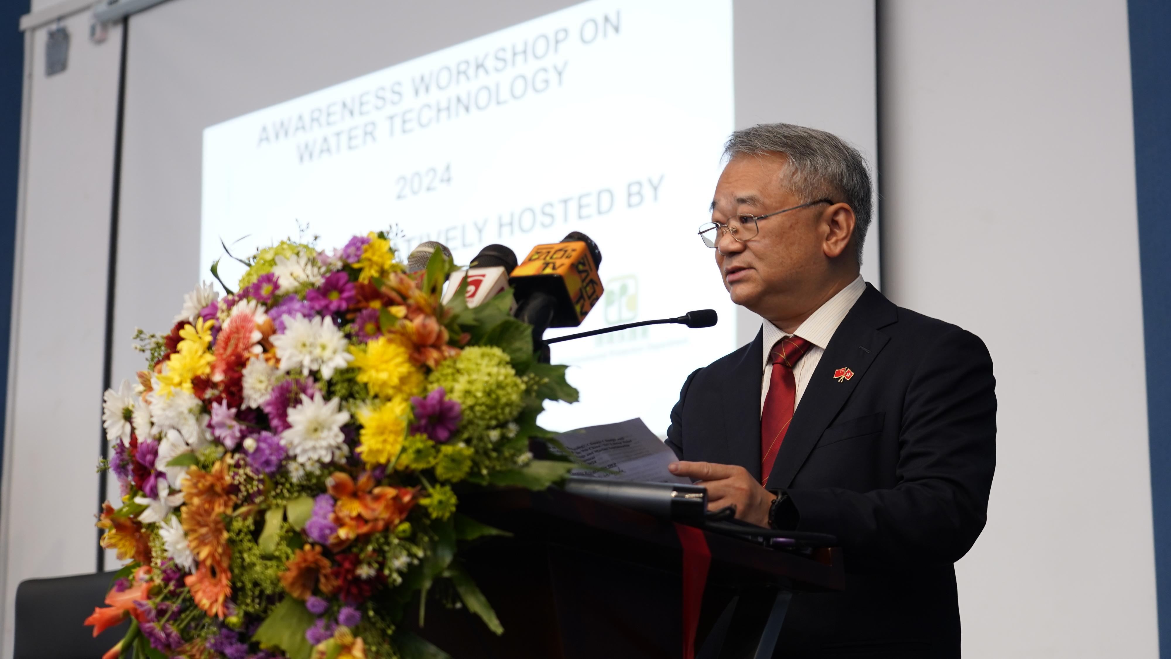 The Director of Environmental Protection, Dr Samuel Chui, led a delegation of the Hong Kong Special Administrative Region Government to attend the "Symposium on Water Technology, Climate Change and Sustainable Development cum The 9th China-Sri Lanka Joint Workshop on Climate Change and Marine Sustainable Development" held in Sri Lanka on July 2 and 3. Picture shows Dr Chui delivering an opening address at the Symposium on July 2.

