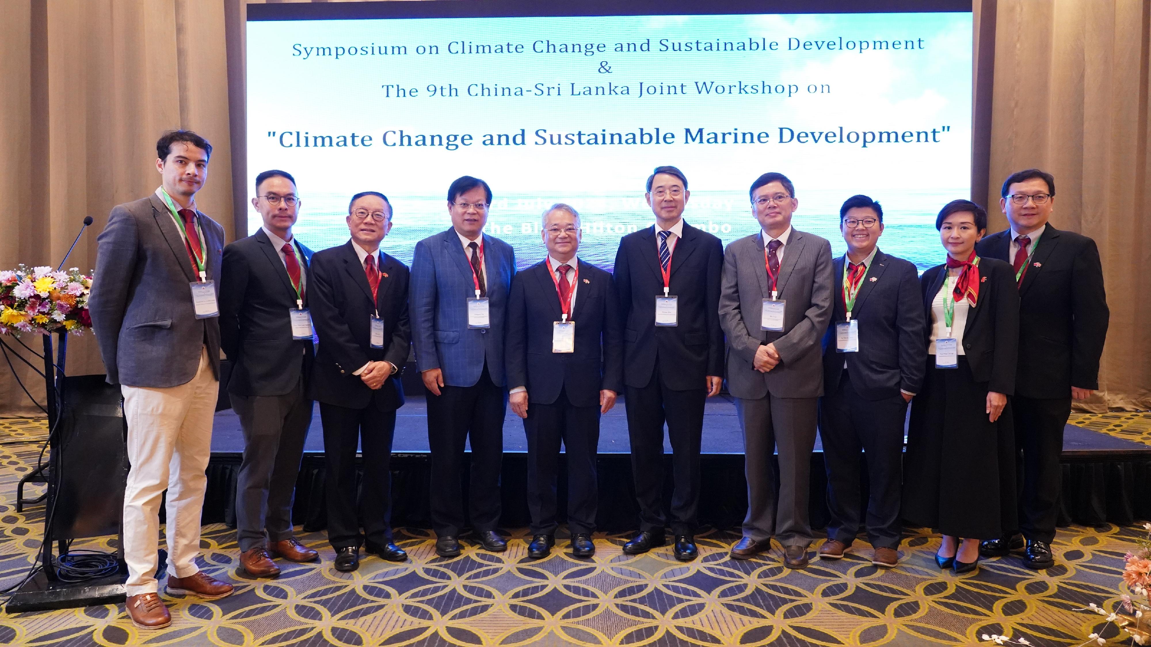 The Director of Environmental Protection, Dr Samuel Chui, led a delegation of the Hong Kong Special Administrative Region Government (HKSARG) to attend the "Symposium on Water Technology, Climate Change and Sustainable Development cum The 9th China-Sri Lanka Joint Workshop on Climate Change and Marine Sustainable Development" held in Sri Lanka on July 2 and 3. Photo shows Dr Chui (fifth left) and the HKSARG delegation, together with the Research Centre for Eco-Environmental Sciences of the Chinese Academy of Sciences, and the research team from the Hong Kong University of Science and Technology attending the Workshop today (July 3).