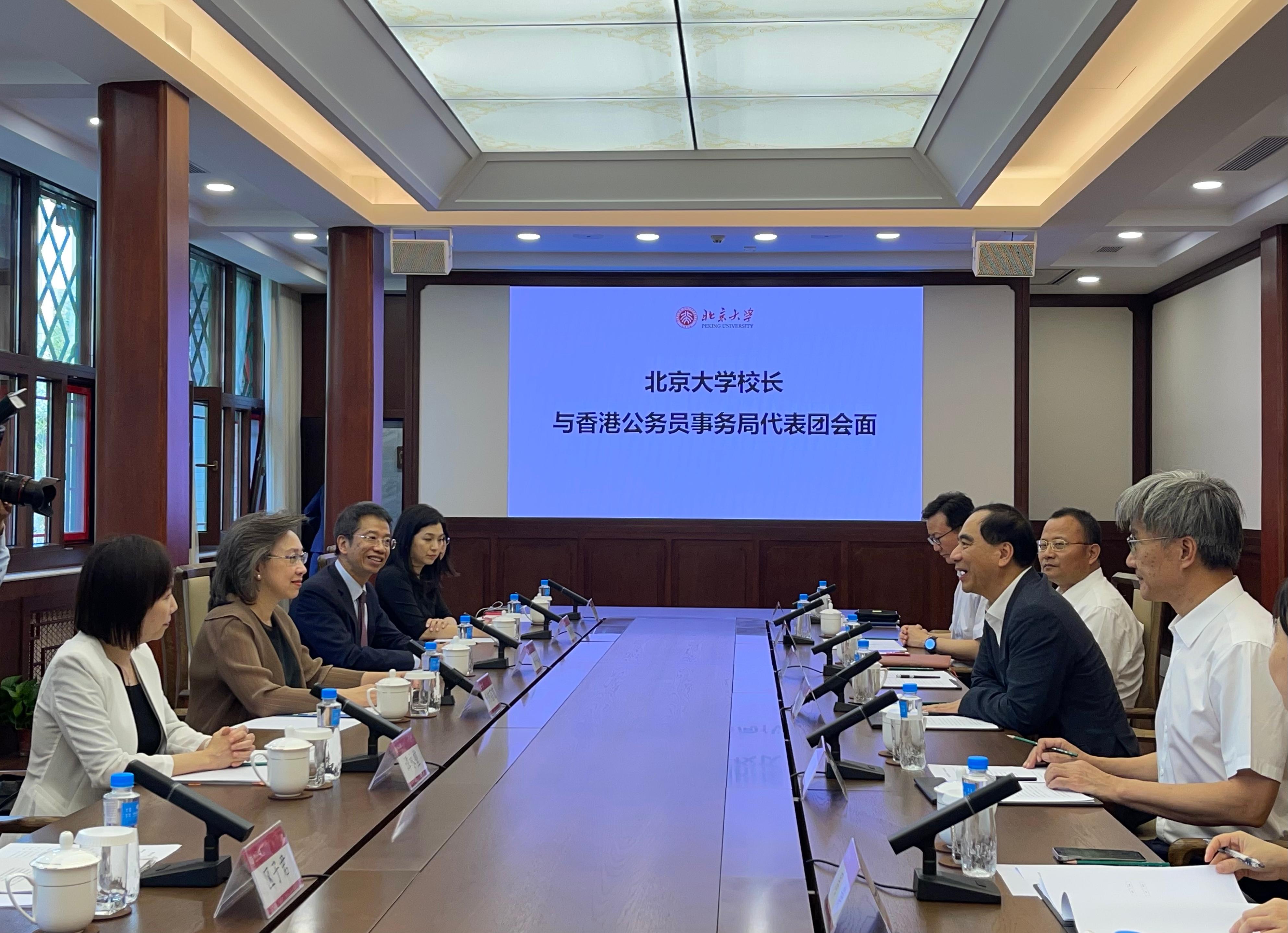 The Secretary for the Civil Service, Mrs Ingrid Yeung (second left), met with the President of Peking University, Mr Gong Qihuang (second right), to exchange views on civil service training for the Hong Kong Special Administrative Region Government in Beijing today (July 3). The Permanent Secretary for the Civil Service, Mr Clement Leung (third left); Vice President of Peking University Mr Wang Bo (first right); and the Deputy Head of the Civil Service College, Ms Janice Tam (first left), also attended the meeting.