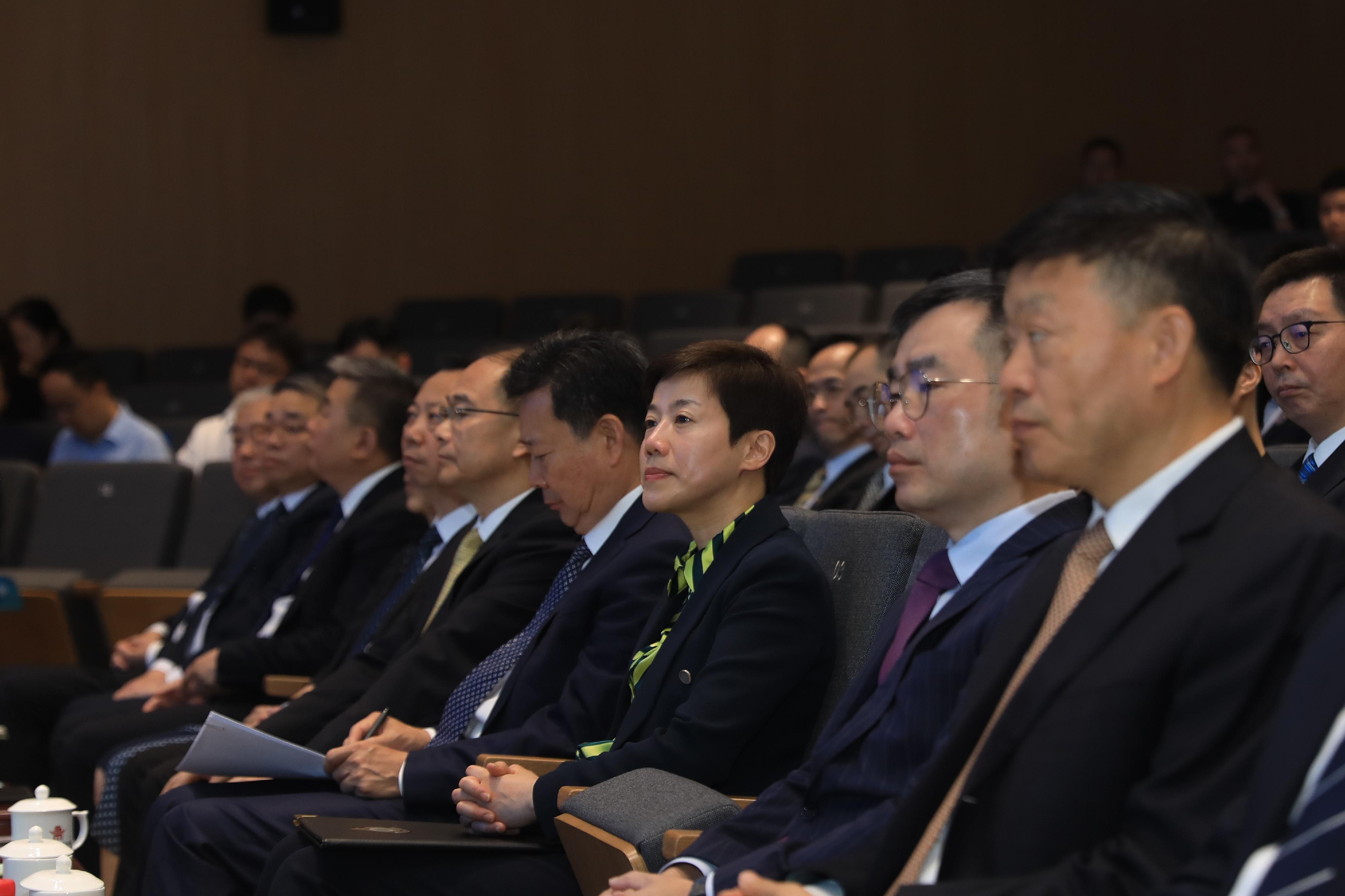 The Commissioner of Customs and Excise, Ms Louise Ho (third right), and the Vice-Minister of the Ministry of Culture and Tourism and Administrator of the National Cultural Heritage Administration, Mr Li Qun (fourth right), on July 3 attended the opening ceremony of the 2nd Mainland, Hong Kong and Macao Course on Capacity Building to Prevent Illegal Trafficking of Cultural Heritage, which was jointly organised by the National Cultural Heritage Administration and Hong Kong Customs.
