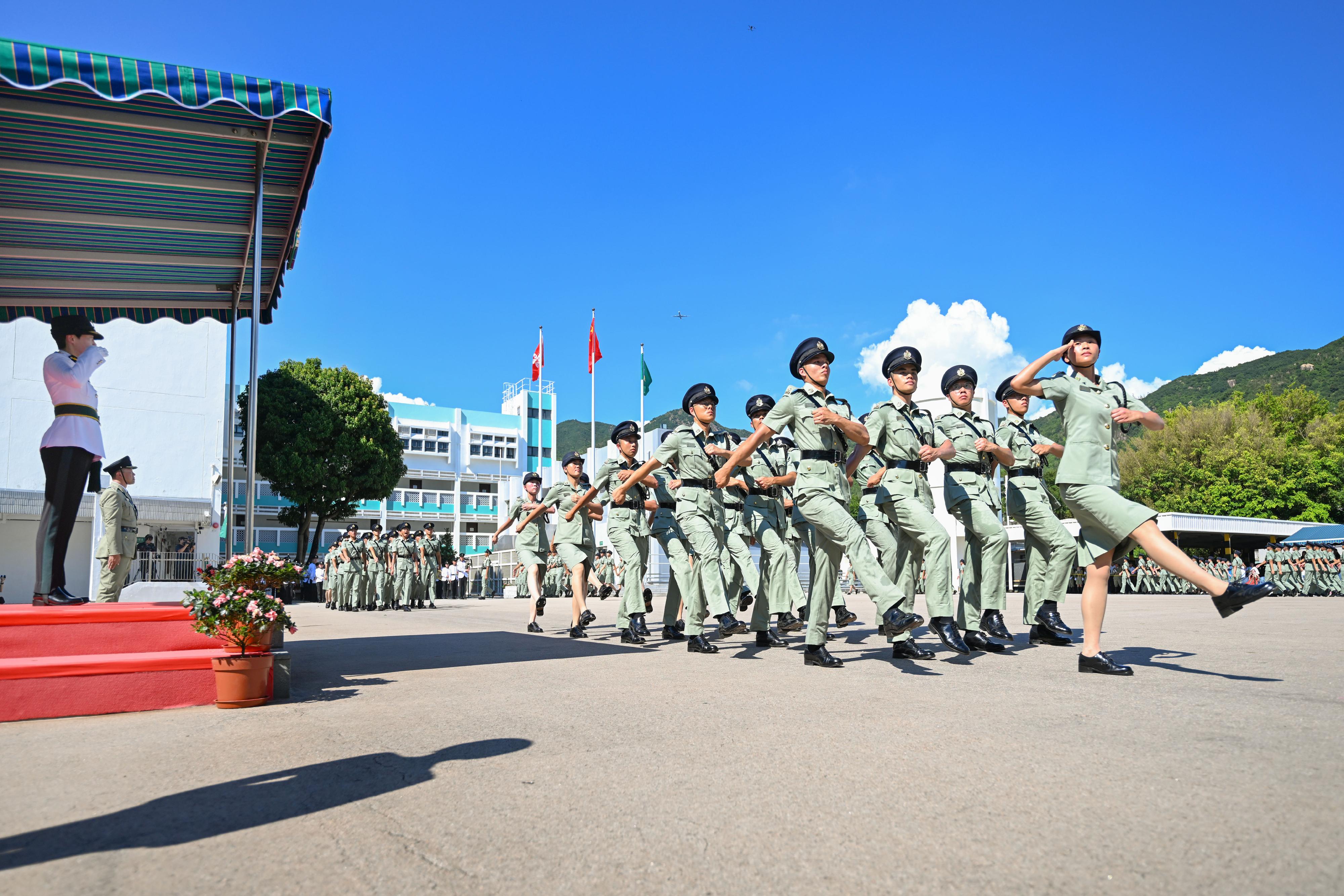 Hong Kong Customs held a Passing-out Parade for the 492nd-495th Customs Officer Induction Courses at the Hong Kong Customs College today (July 5). Photo shows passing-out officers performing the Chinese-style foot drill.