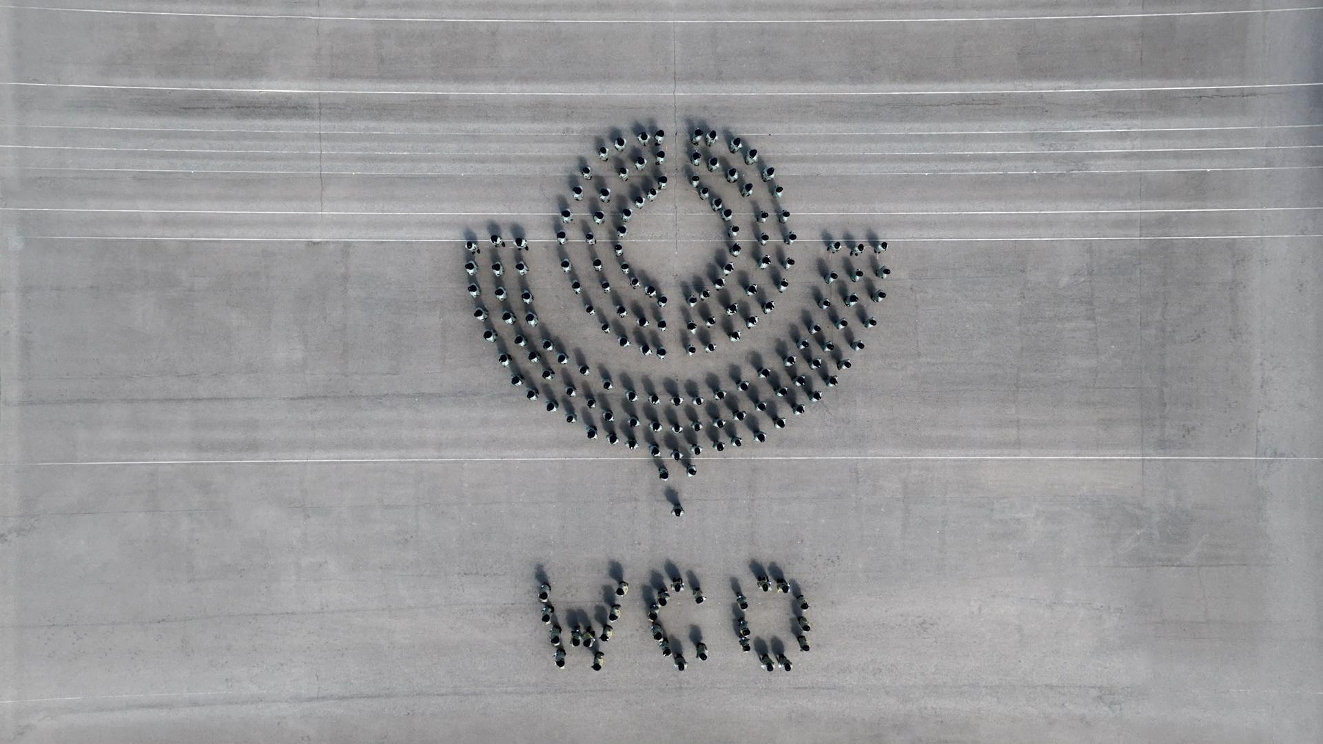 Hong Kong Customs Passing-out Parade was held today (July 5). Photo shows the parade forming the logo of the World Customs Organization.