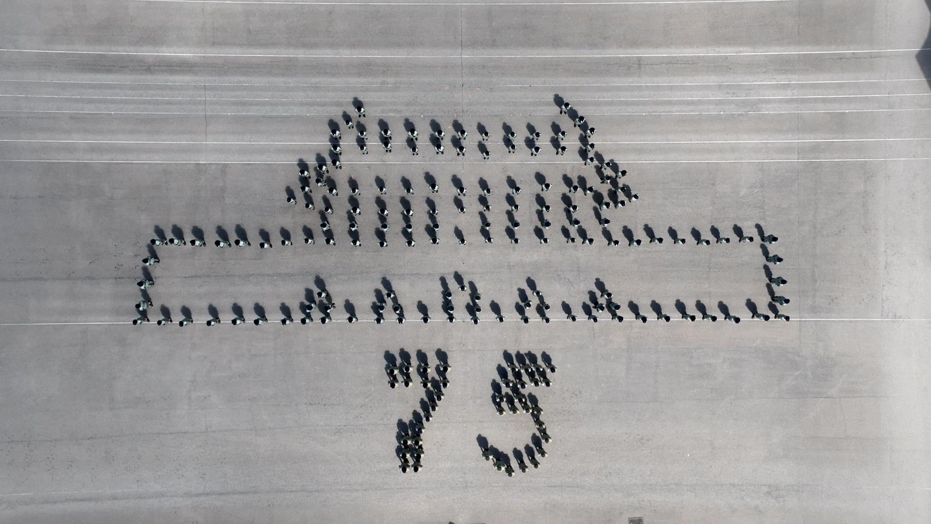 Hong Kong Customs Passing-out Parade was held today (July 5). Photo shows the parade forming pattern of the Tiananmen Tower to celebrate the 75th anniversary of the founding of the People's Republic of China this year.