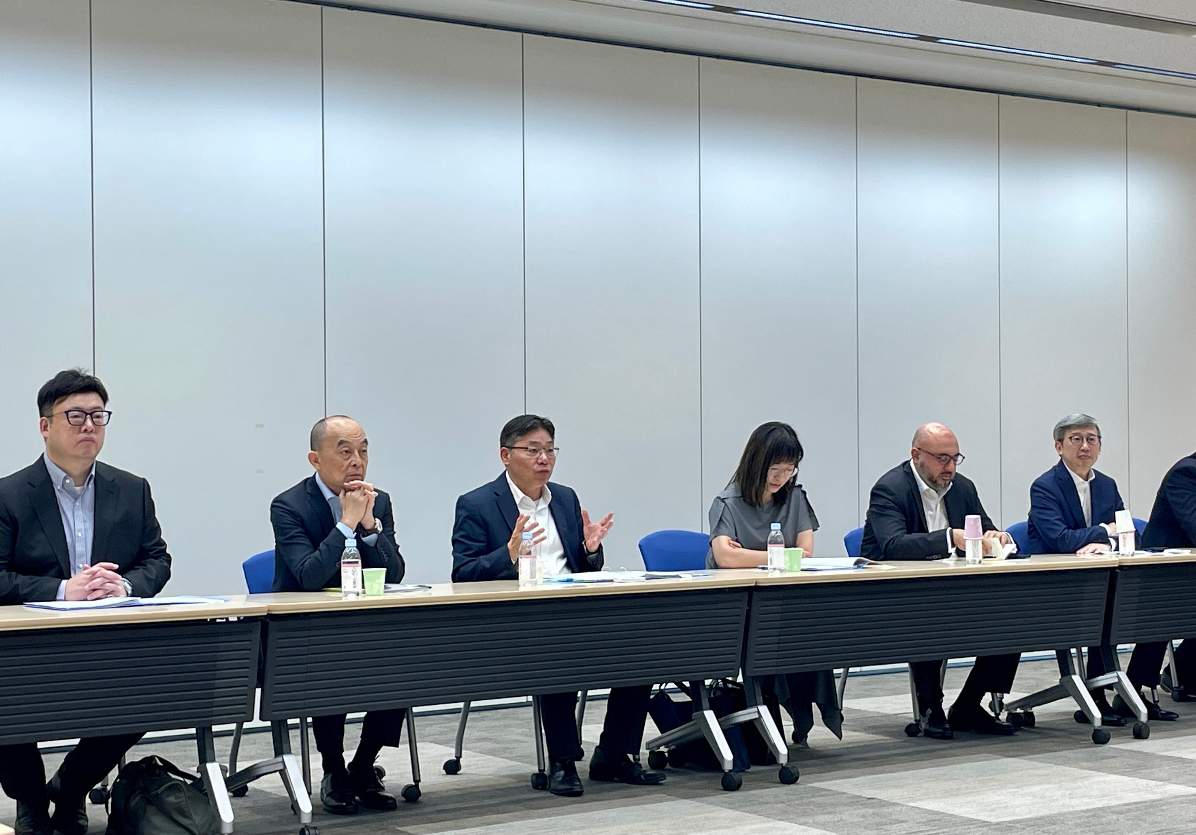 The Chairman of the Hong Kong Maritime and Port Board and the Secretary for Transport and Logistics, Mr Lam Sai-hung (third left), yesterday (July 4) led a maritime delegation to visit Tokyo to promote Hong Kong's edge in high value-added maritime services and tax concession measures to marine insurance companies, inviting them to establish and expand their presence in Hong Kong. Also present at the meeting were the Director of Marine, Mr Wong Sai-fat (second left), and Deputy Secretary for Transport and Logistics and Commissioner for Maritime and Port Development, Miss Amy Chan (fourth left).